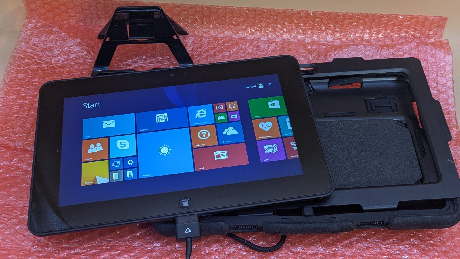 Dell Latitude 10 ST2 10.8″ Touchscreen Z2760 2GB 64GB Win 8 Tablet ~Dead Battery