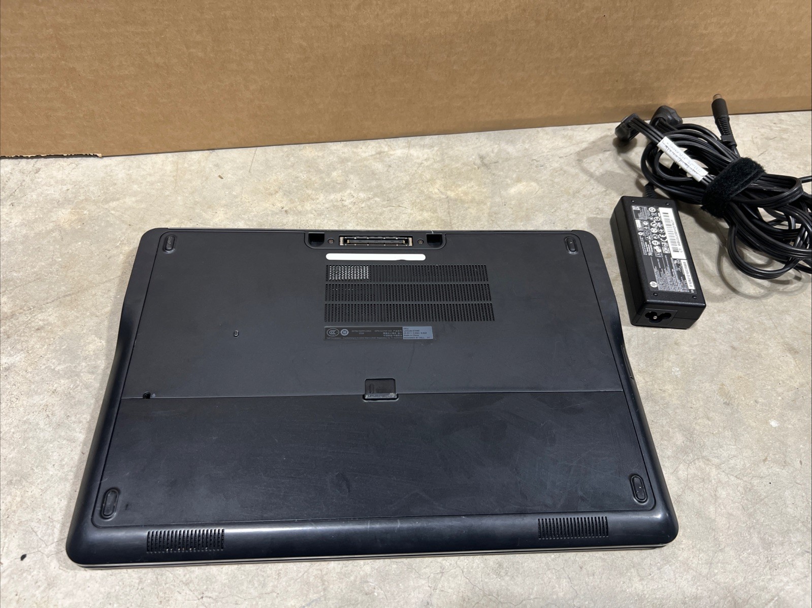 Dell Latitude E7440 i3-4030U@1.90GHz, 8 GB RAM, 14″, No HDD **Turns On