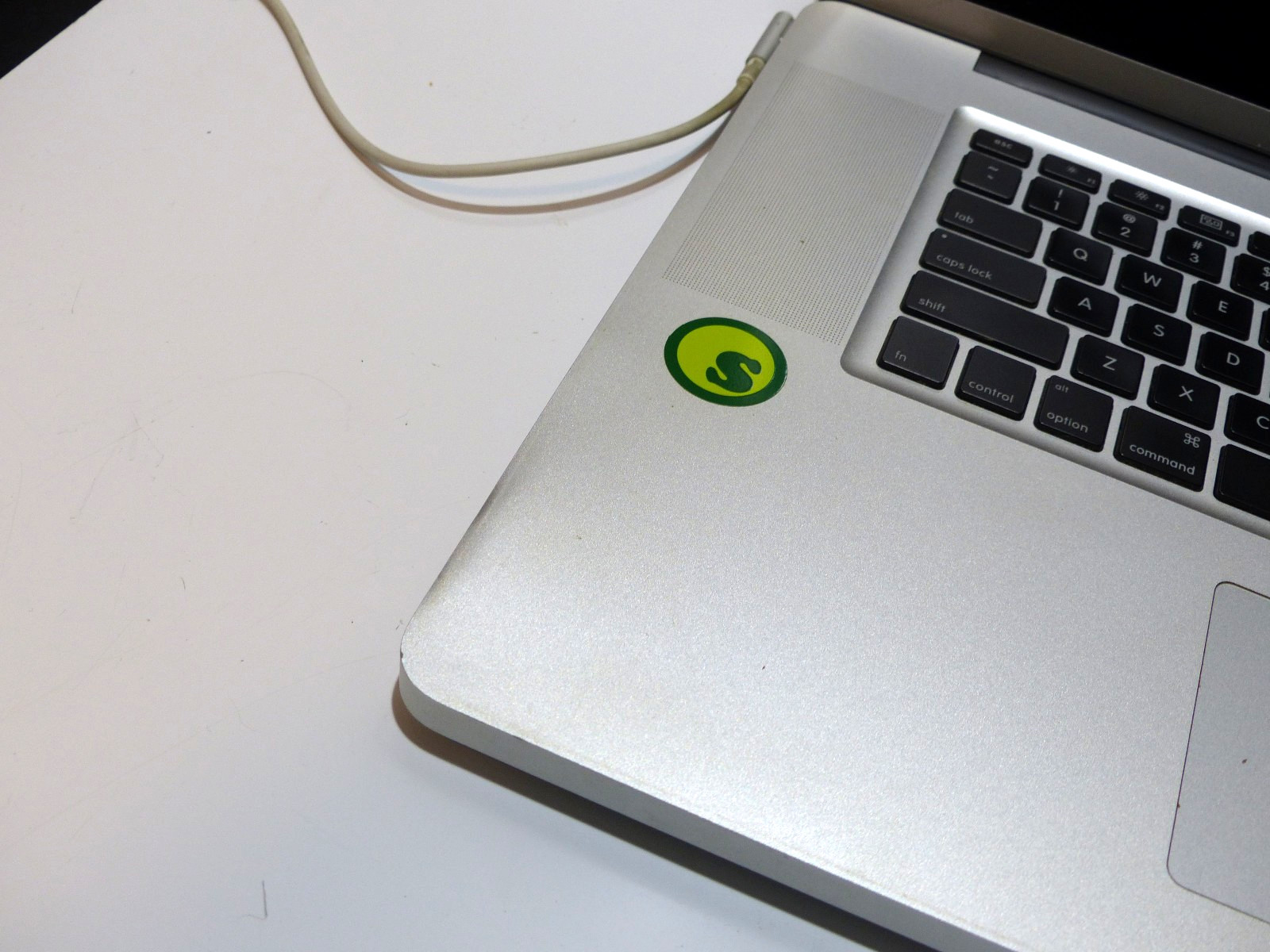 Genuine Apple MacBook Pro 17″ A1297 Mid 2010 i7-620M 2.66GHz 2GB Ram No Power