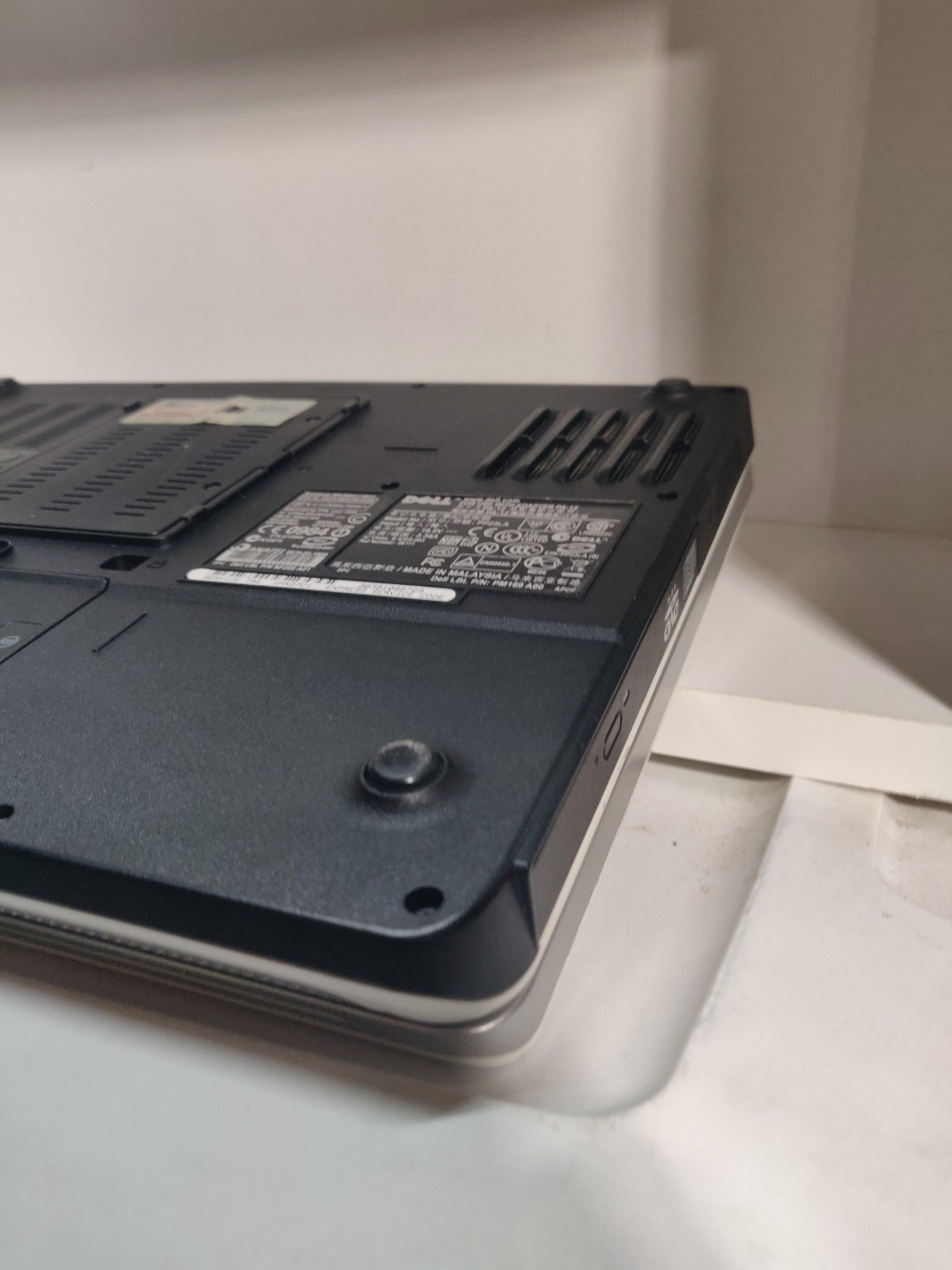 Dell Inspiron PP23LA–FOR PARTS; NOT WORKING–No RAM, Hard Drive, and Charger