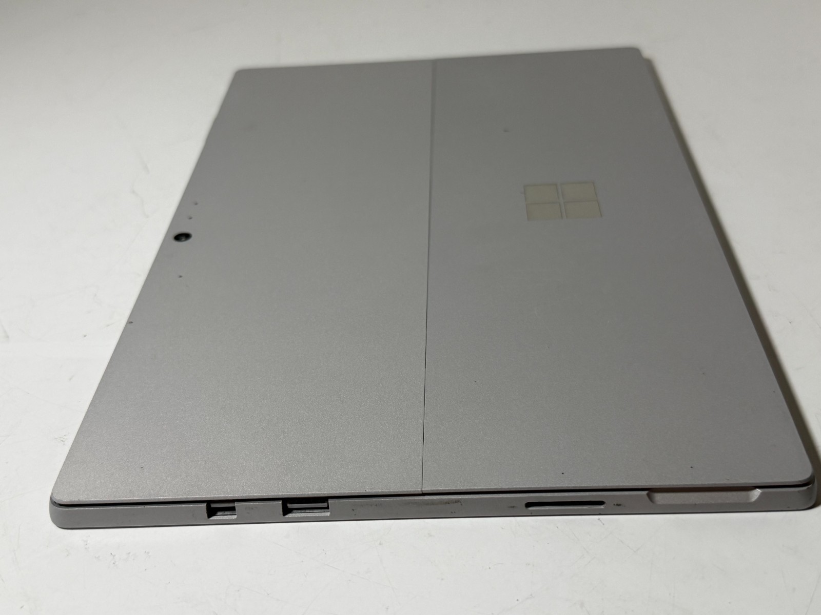 Microsoft Surface Pro 5 1796 12.6″ i7-7660U 8GB 256GB SSD with Keyboard