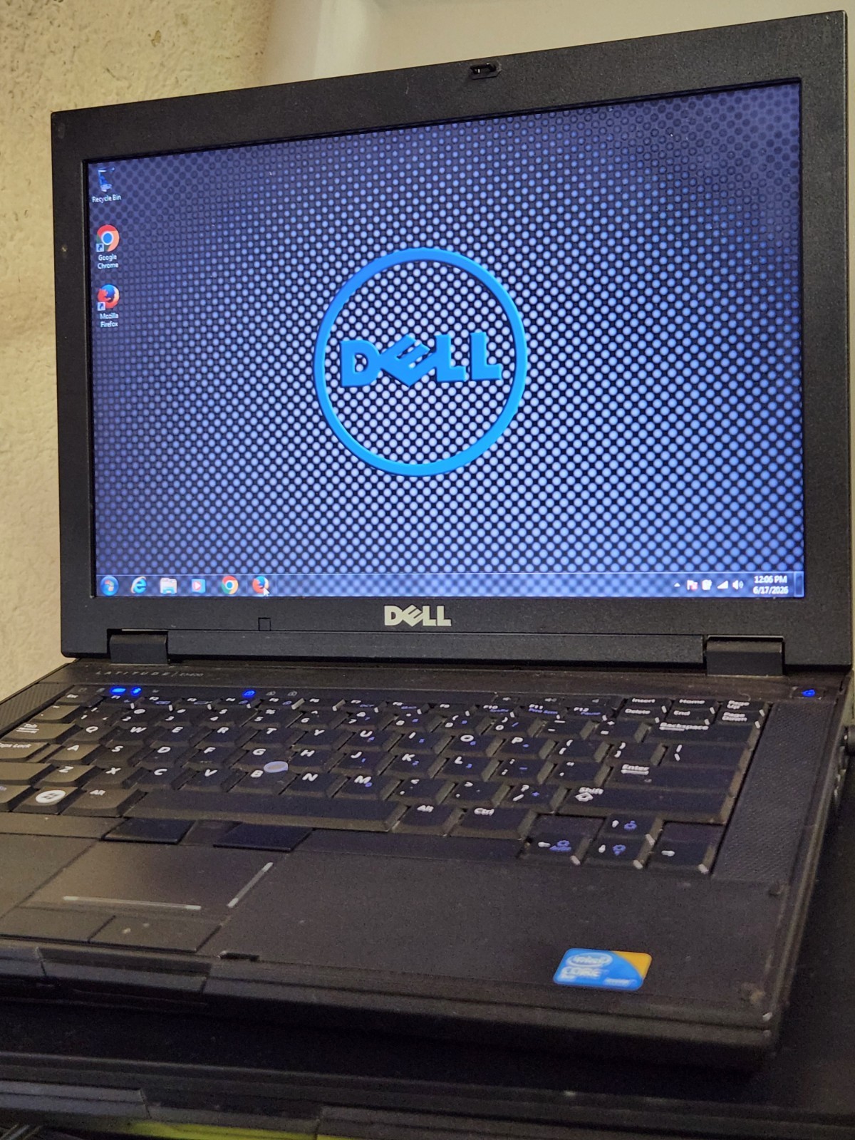 Dell Latitude E5400/C2D/2GB/120GB HD/Wi-Fi/ DVD/Win 7 Ultimate/Extended Battery