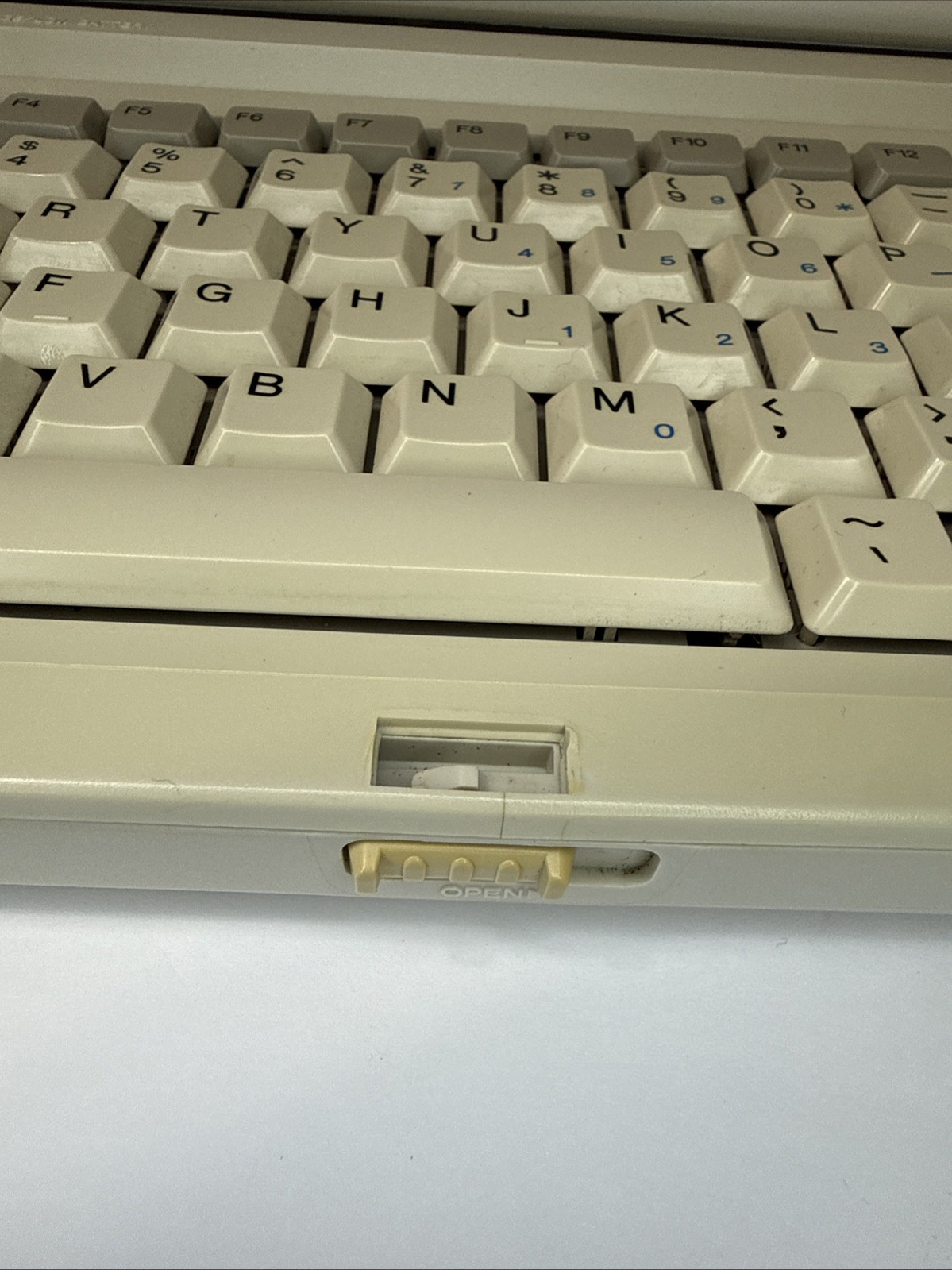 1989 Panasonic Business Partner CF-150 B Portable Computer Powers On Untested