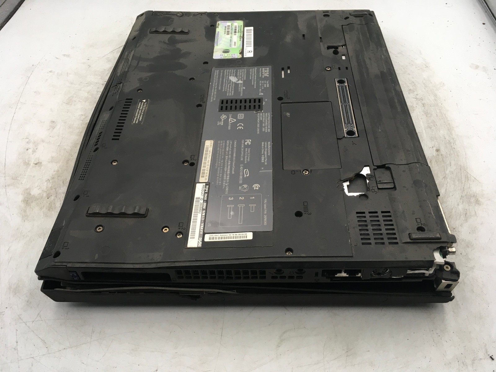 IBM THINKPAD T43 – FOR PARTS/REPAIR – INTEL CENTRINO – NO RAM – DAMAGED -READ-BB