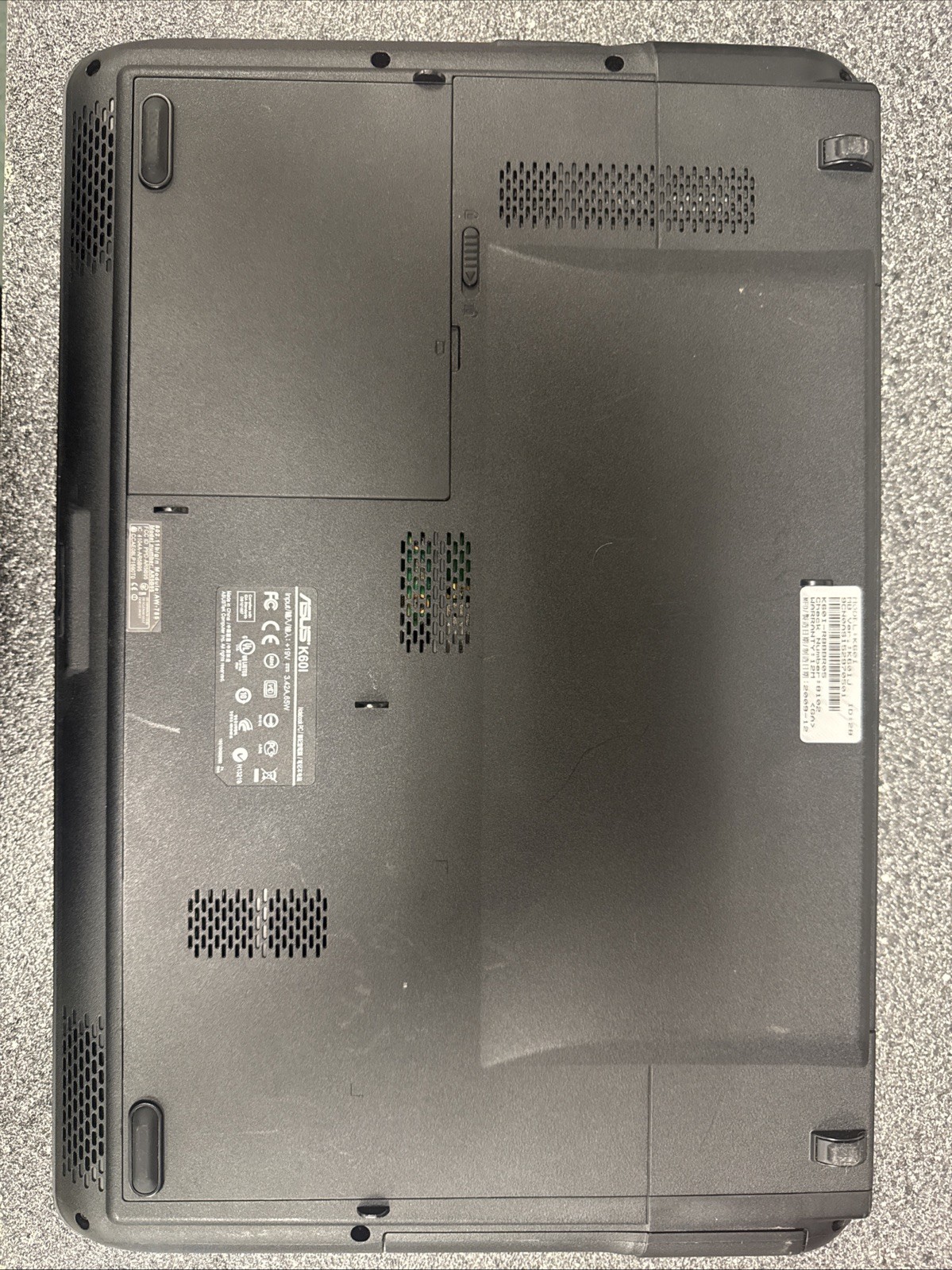 ASUS K601 15″ Intel Pentium Dual-Core T4400 BATTERY NOT TESTED AND SCRATCHES!!!!