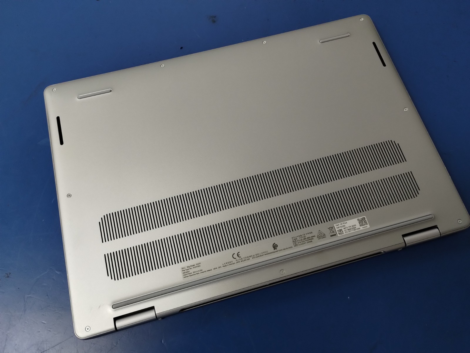 DELL 16 DB16250 VPVXG, Intel Core Ultra 9 288V, 3.30 GHz, 32 GB RAM, 1 TB NVMe