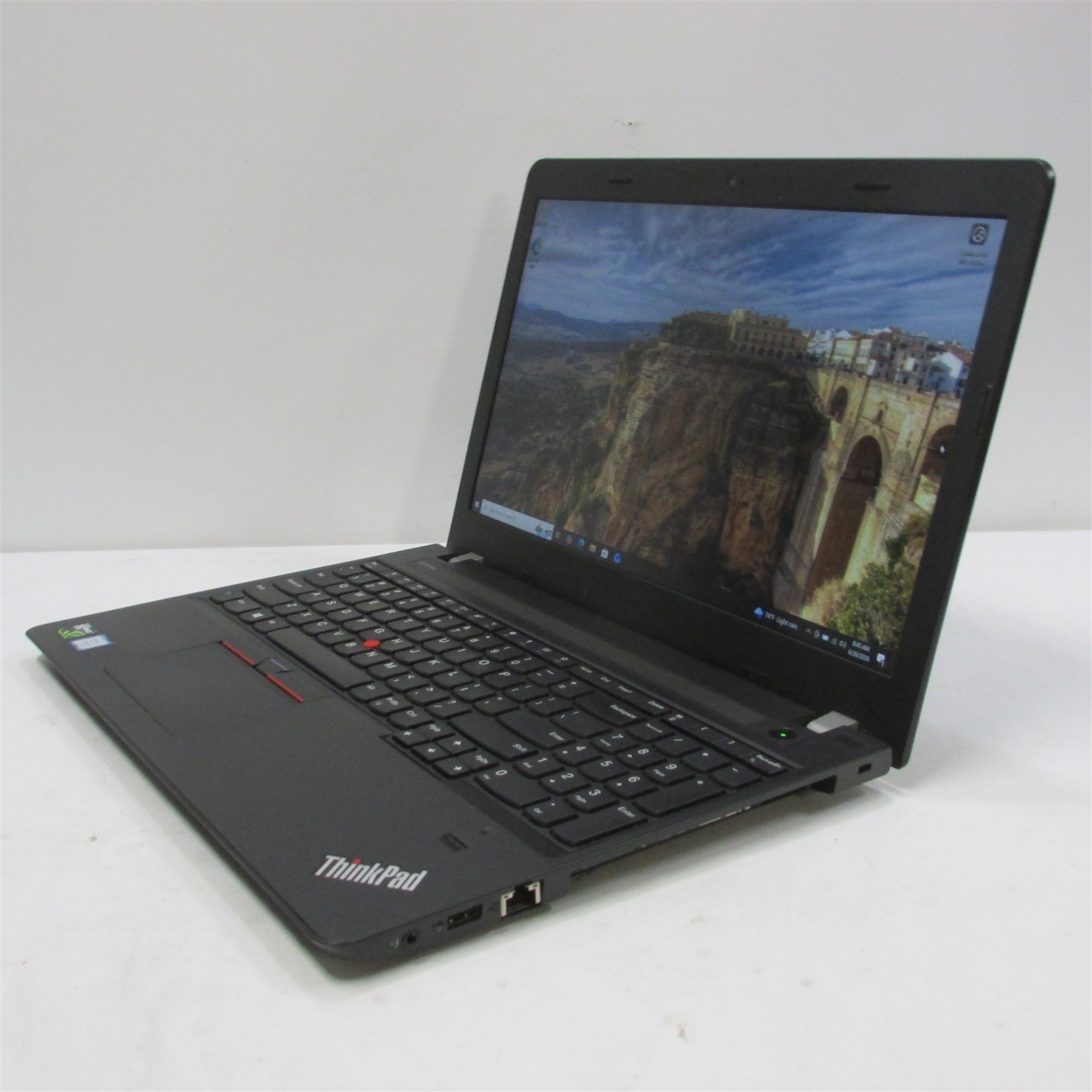 Lenovo Thinkpad E570 i7-7500U 2.7GHz 8GB RAM 128GB m.2 15.6″ Windows 10 Pro DMG