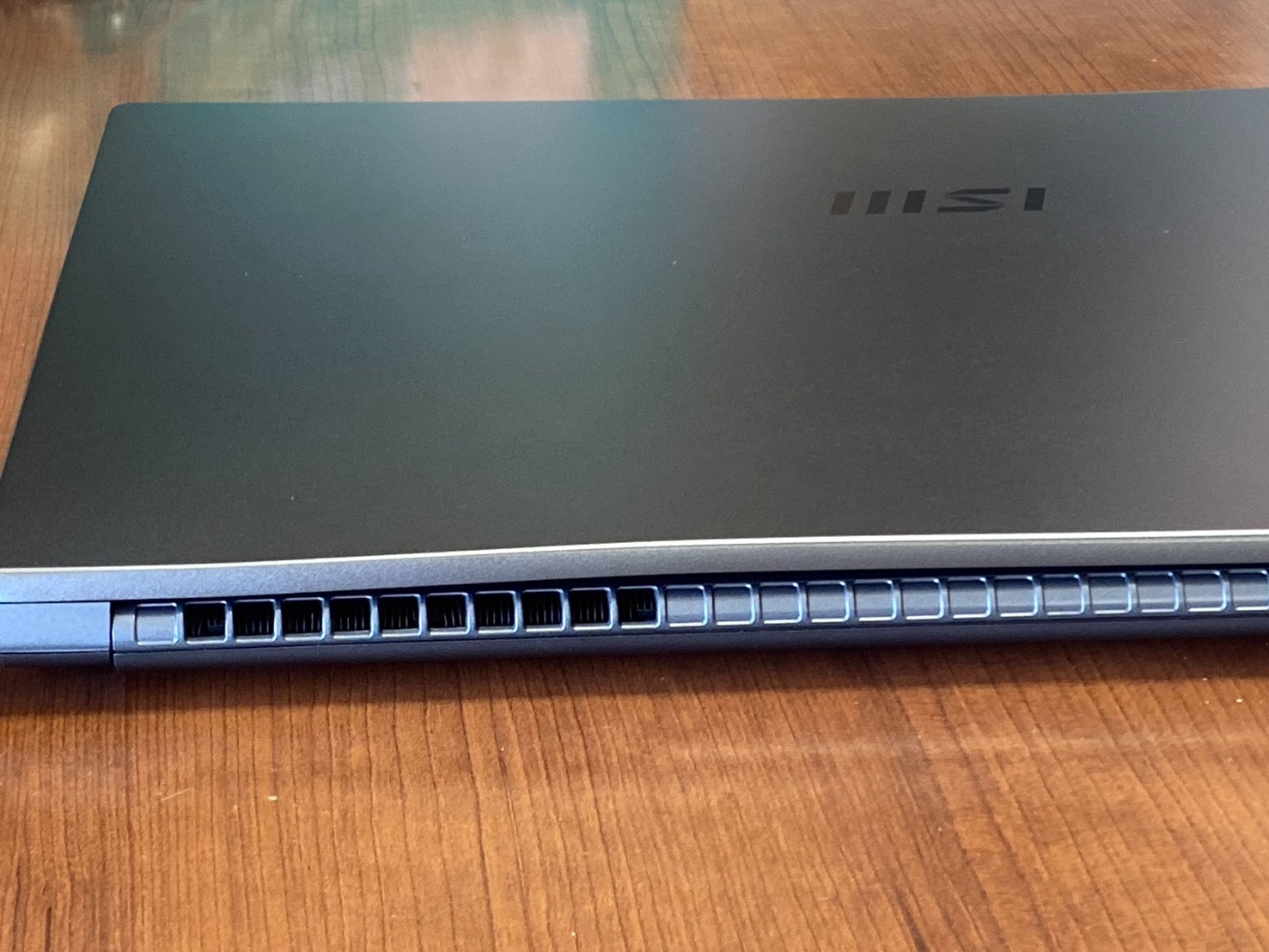 MSI Modern 15 AMD Ryzen 7 5700U (1.80GHz) 16GB RAM 512 GB SSD