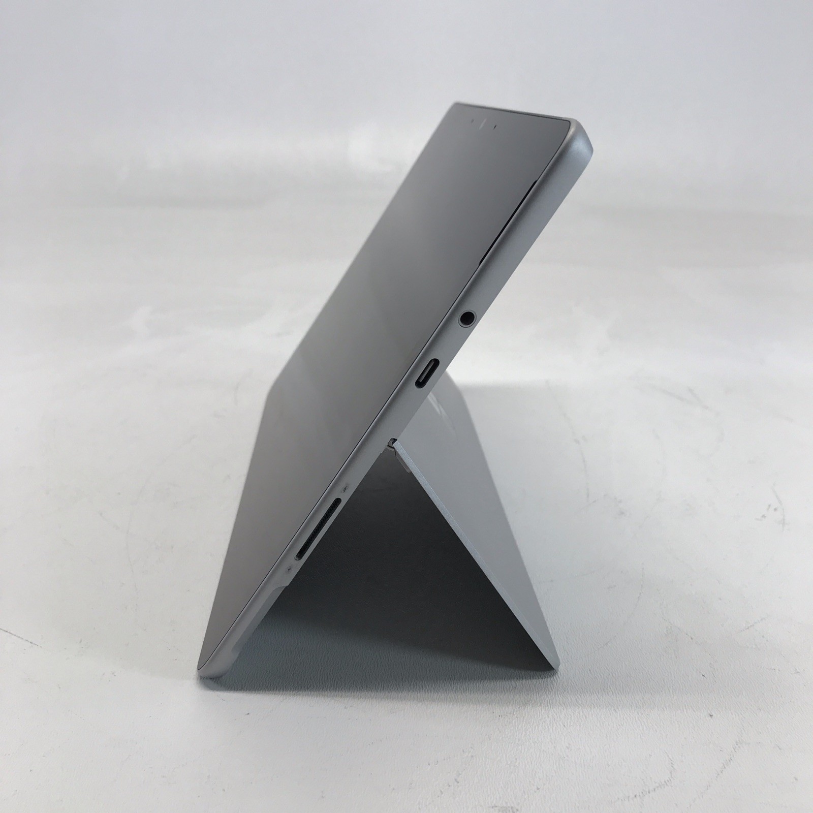 Microsoft Surface Go 2 Intel Pentium4425Y 4GB RAM 62 GB SSD Win 10 Pro