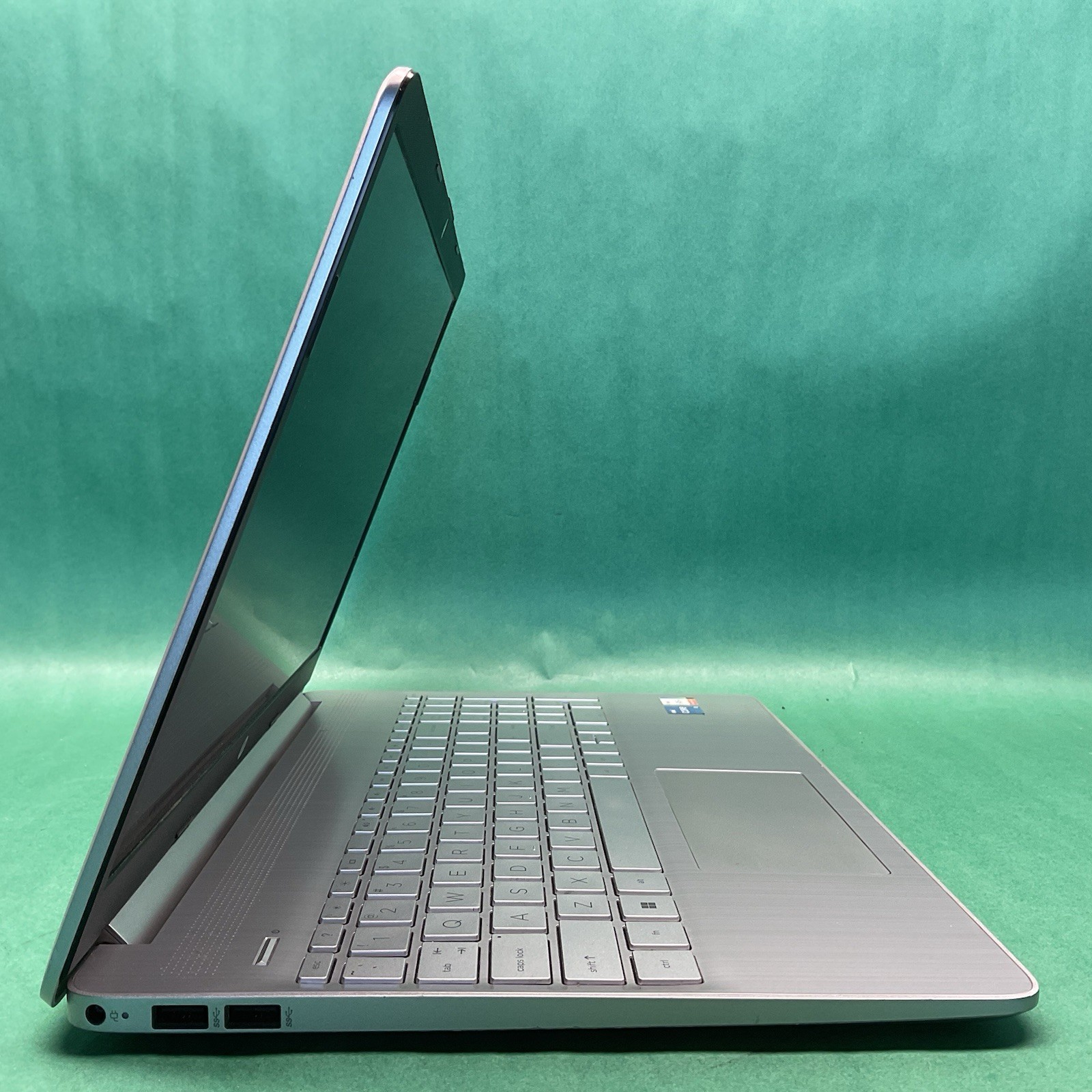 HP 15″ Laptop – i5-1135G7 15-dy2024nr – Powers On – NO HARD DRIVE- Untested
