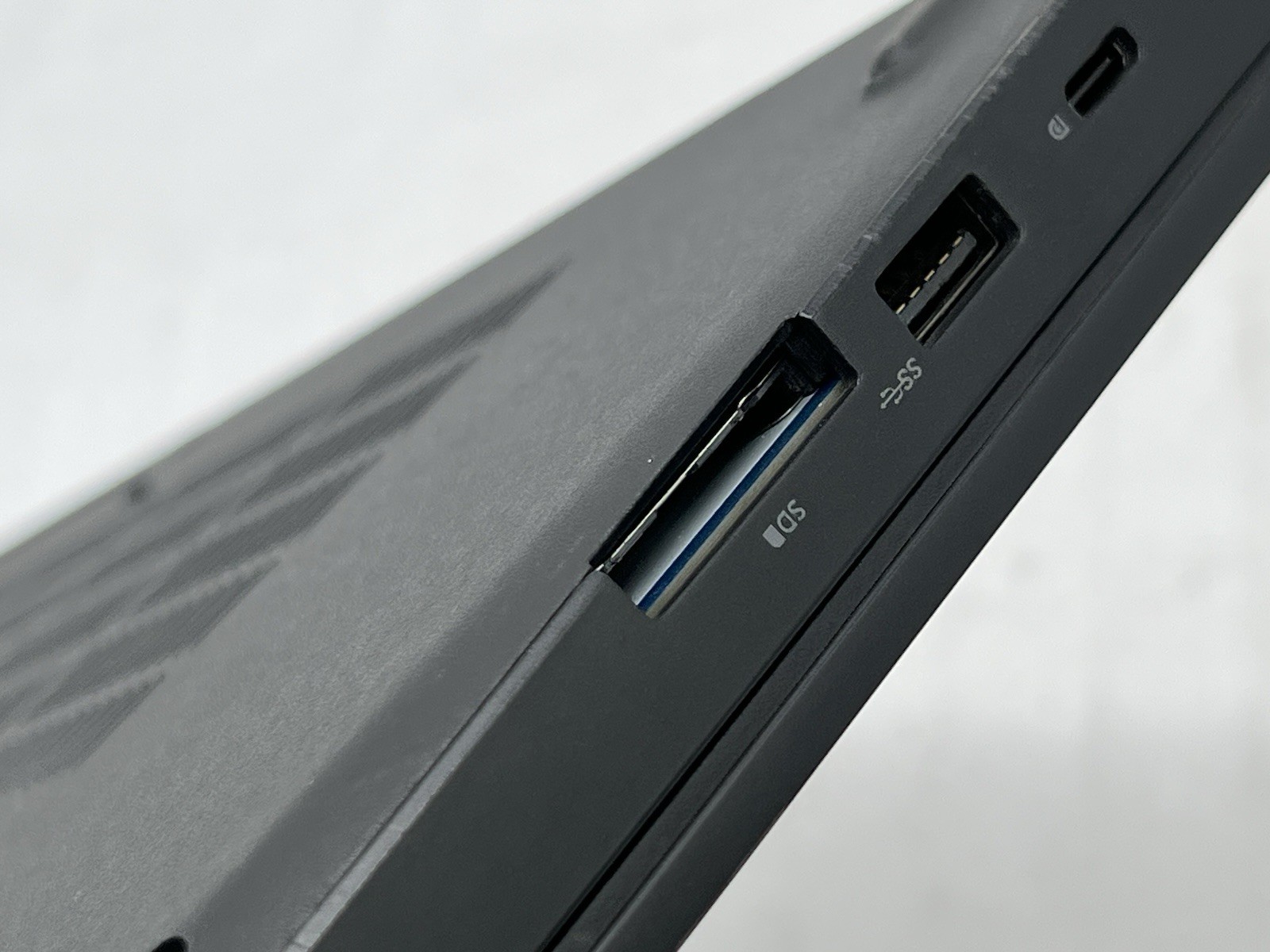 Dell Latitude 5590, i5-8350U, @1.70GH, 16GB RAM, 256GB NVMe-No OS, w/Charger