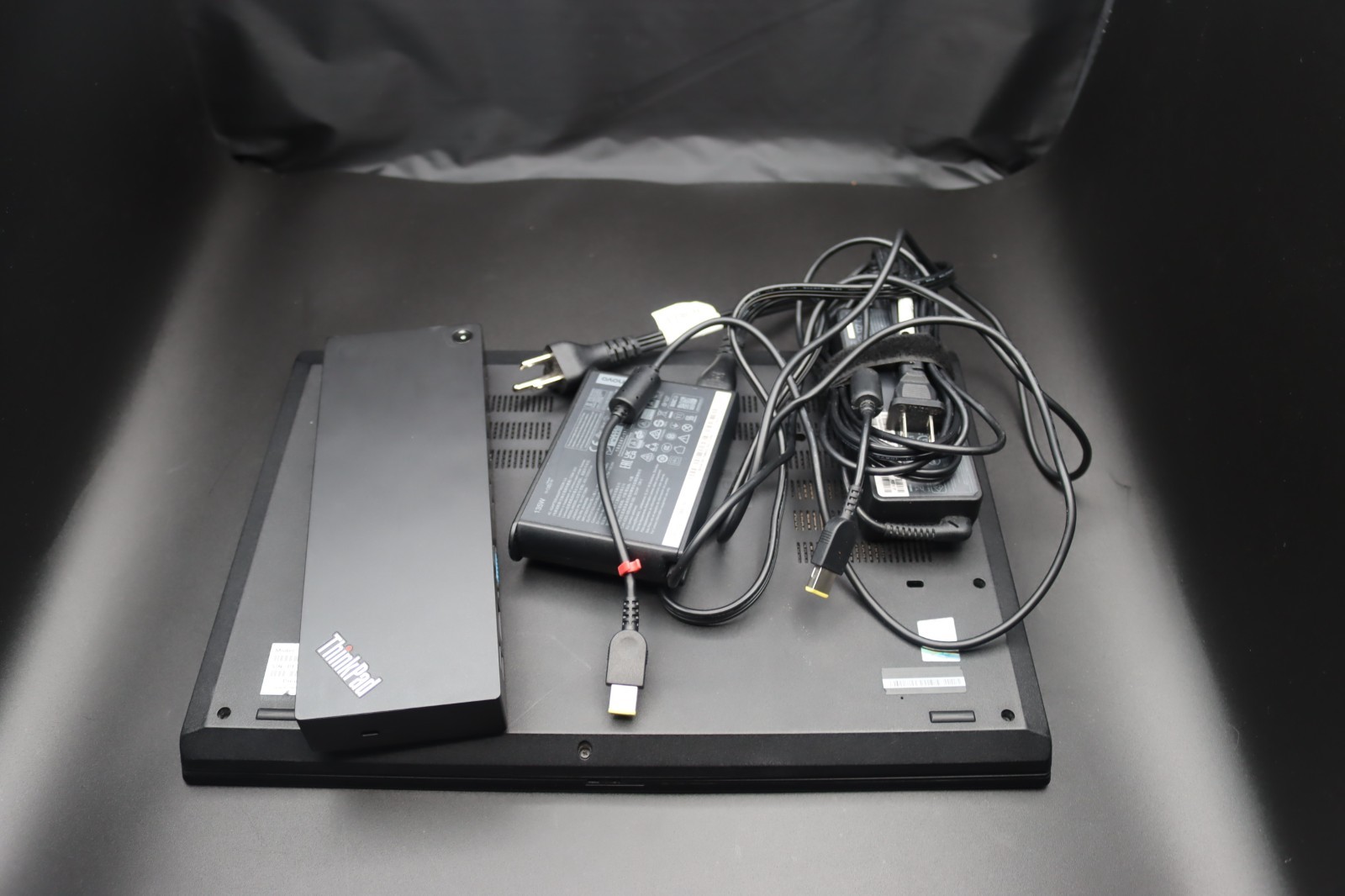 LENOVO THINKPAD P15V GEN 2 i7-11800H@ 2.30GHz 32GB RAM 512GB W11P + Dock Station