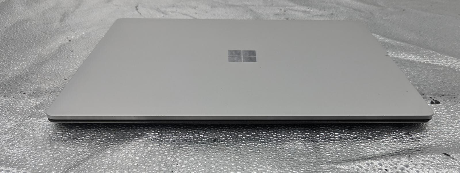 Microsoft Surface Laptop 13.5″ 256GB 8G Intel Core i5 7th Gen. 2.60 GHz *READ*