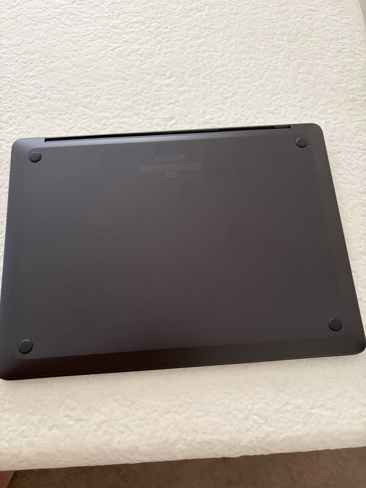 Microsoft Surface Laptop 7 13.8″ Snapdragon X 3.4GHz 32GB RAM 1TB