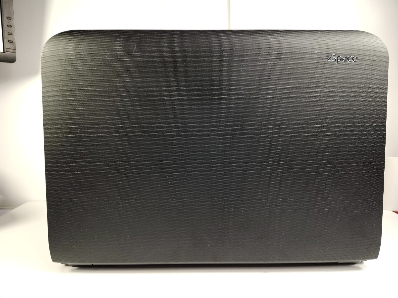 zSpace W1847 15.6″ AMD A9-9420 3GHz 256GB SSD 8GB DDR4 Windows 11 Pro w/ Adapter
