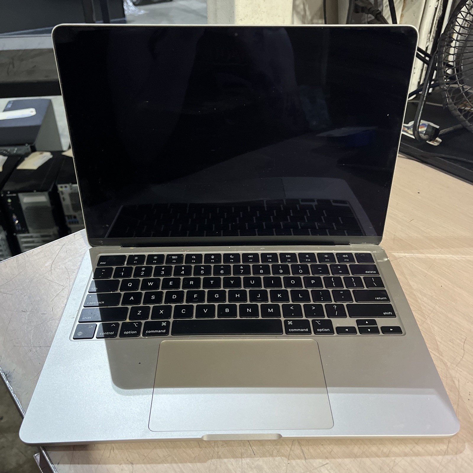 APPLE MACBOOK AIR 8 CPU/8 GPU 13″ 3.49GHZ “M2” 8GB RAM 256SSD