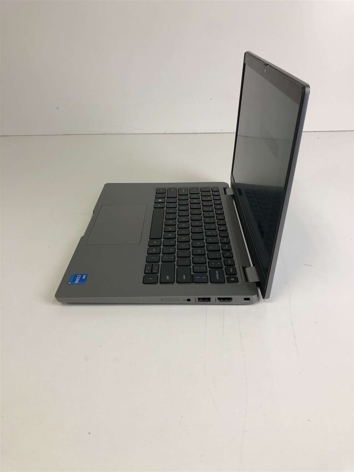 Dell Latitude 5330: Intel Core i5-1235U 1.3GHz – 8GB – 256GB (SELECT)