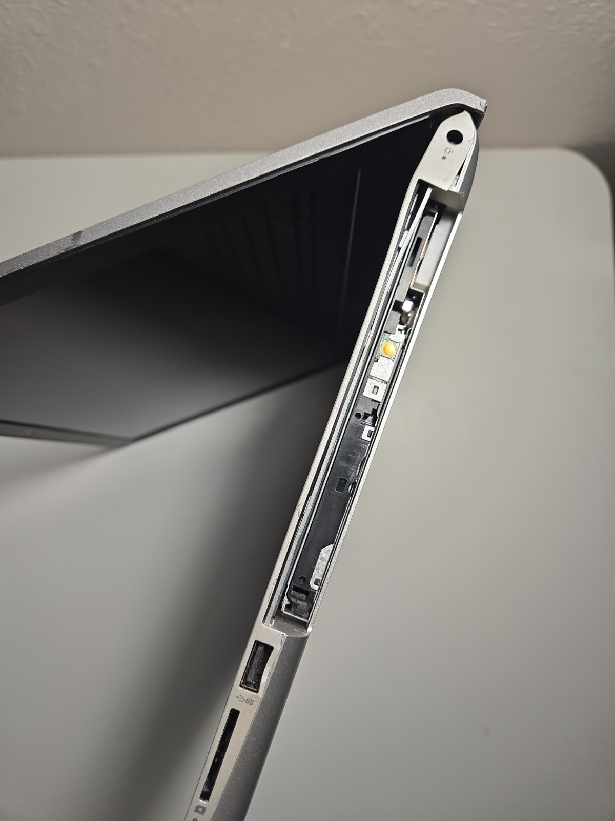 HP Tscr15,6/ i5-8250u/ 8Gb/ ssd 127Gb/Camera/../ Battery Is BAD, NO AC #12