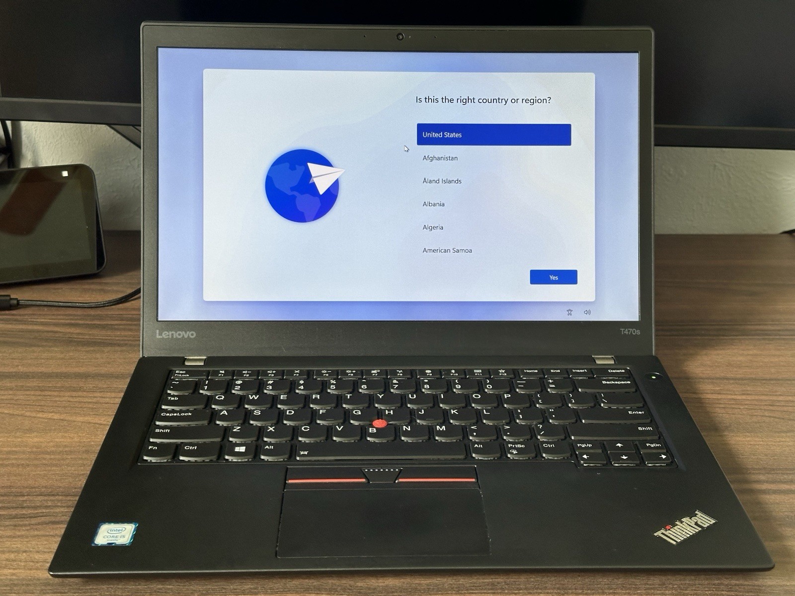 Lenovo Thinkpad T470s (256GB SSD, Intel Core i5-6300U, 2.40 Ghz, 8GB) Laptop –