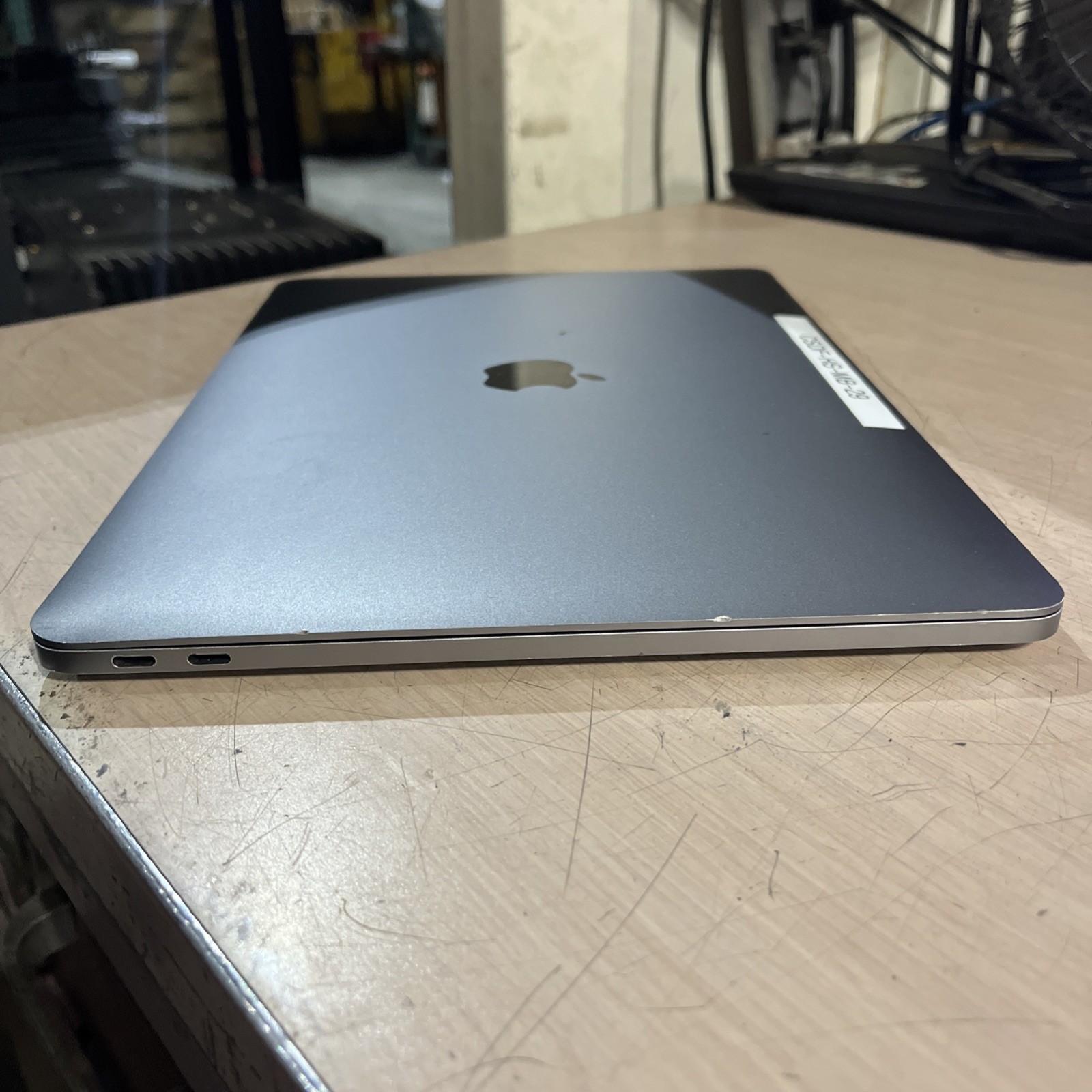 APPLE MACBOOK PRO 13″ MID-2017 CORE I5-7360U 2.3GHZ 8GB RAM NO HD –