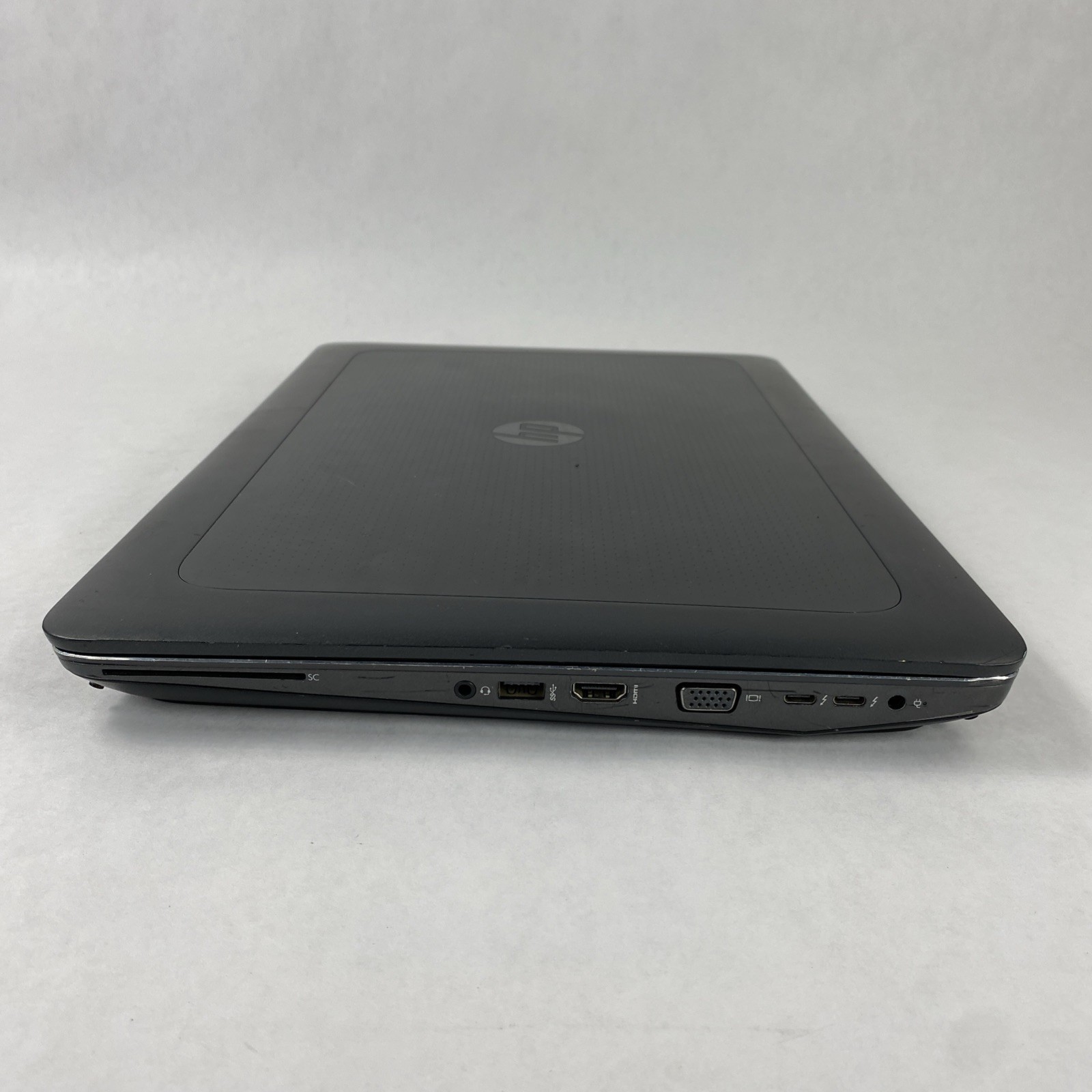 HP ZBook 17 G3 Xeon E3 1535M v5 2.90 GHz 16 GB RAM 17.3″ No Battery No HDD No OS