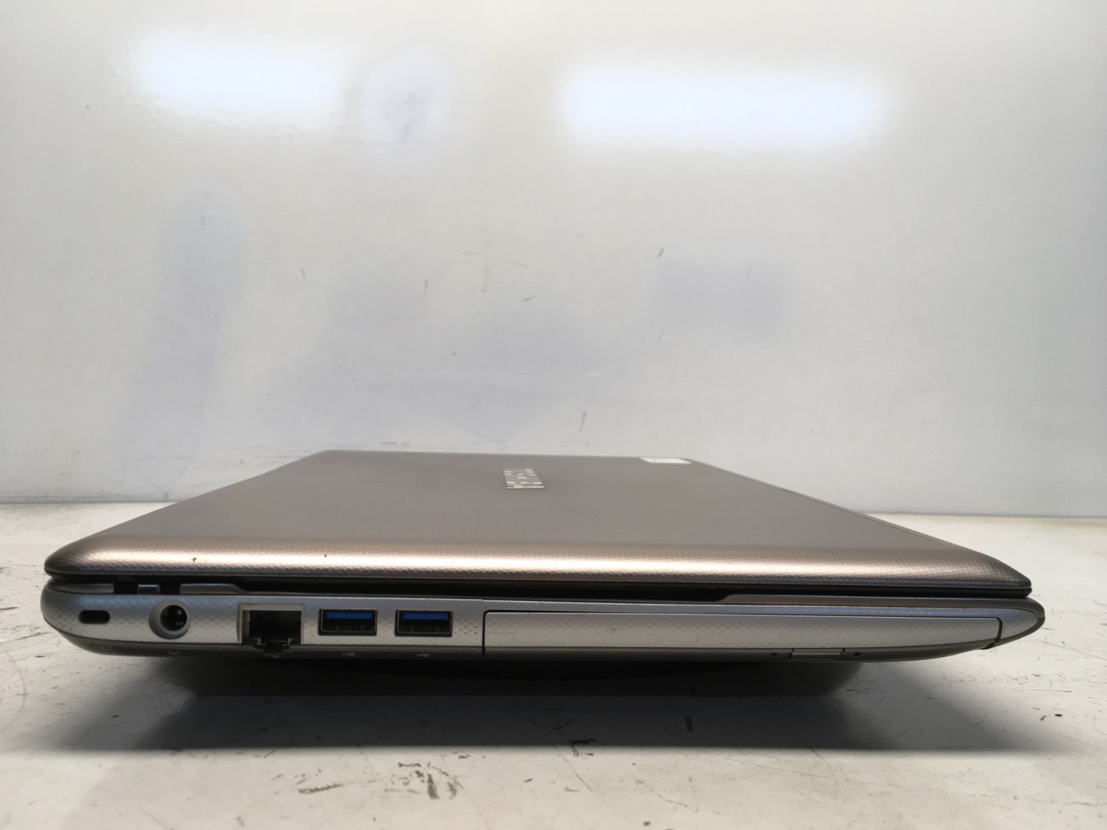 Toshiba Satellite P855-S5102 Intel i5-3230M 2.6GHz 8 GB NO HDD