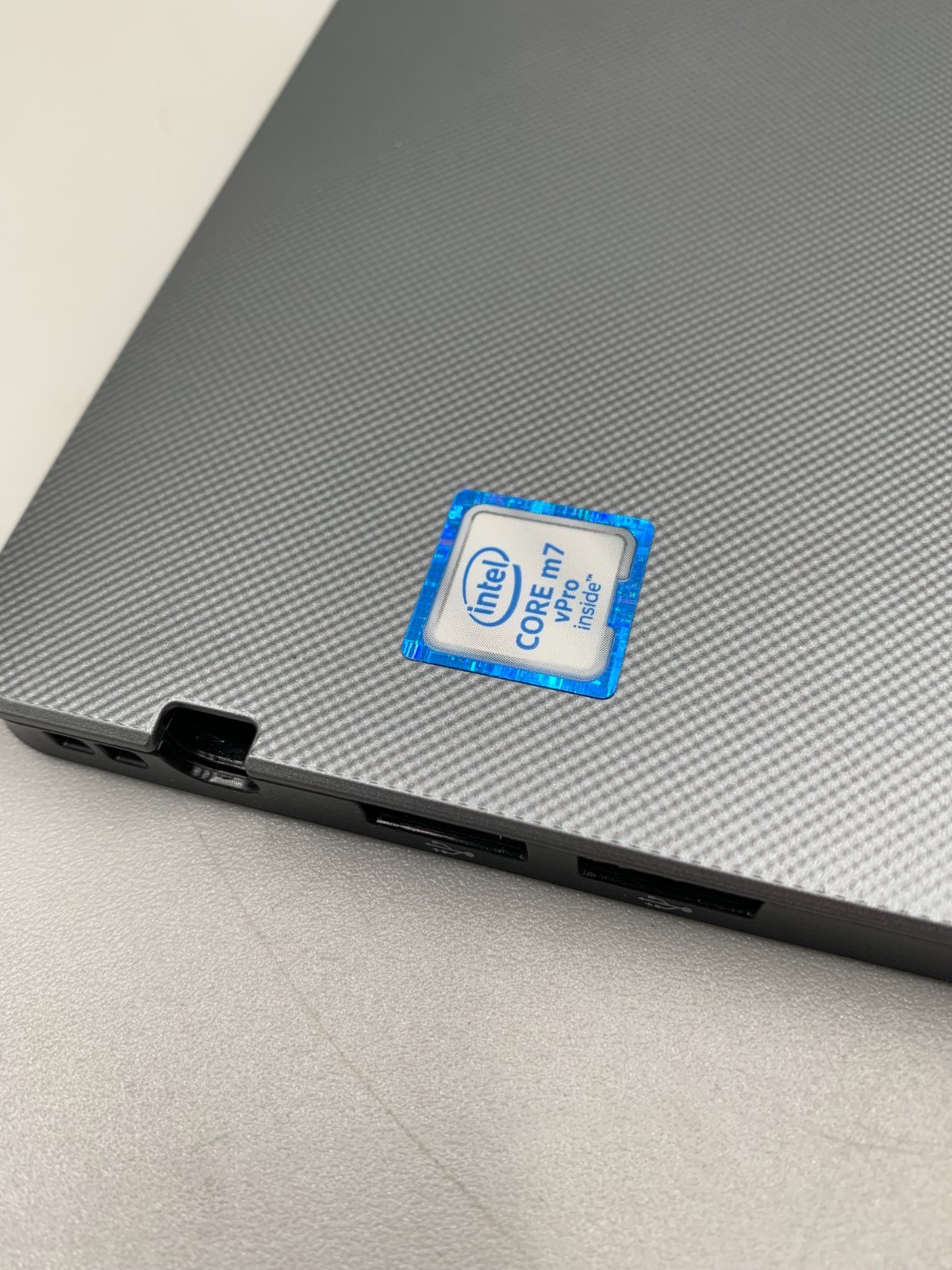 Fujitsu Stylistic Q616 M7-6Y75 1.2GHz 128GB SSD 8GB DDR3 Gray Laptop/Tablet B-
