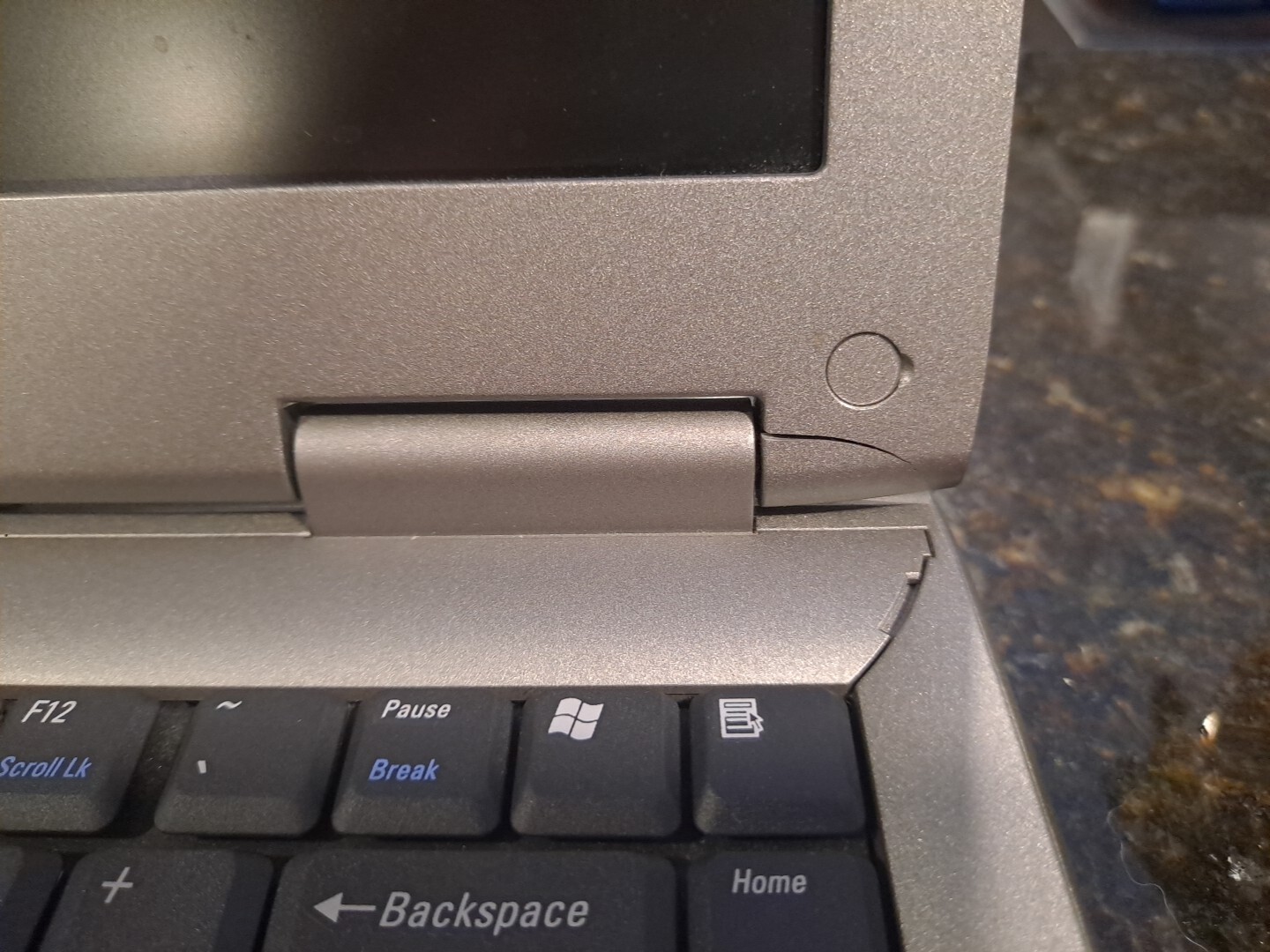 VINTAGE Dell Inspiron 1150 14.1″ Intel Celeron FOR PARTS