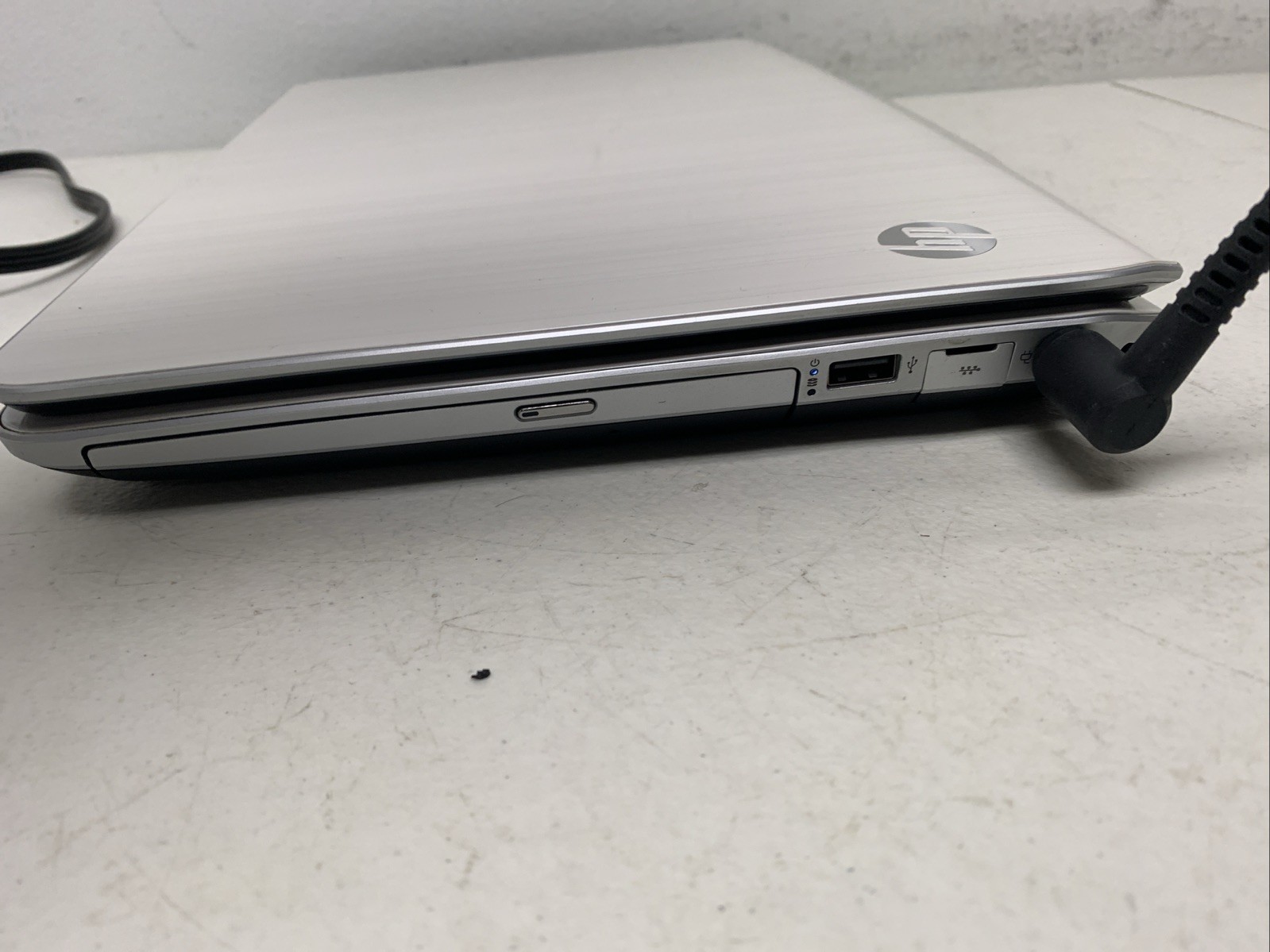 HP Pavilion Dv4-5113D i5-3210M 2.50ghz 8GB 750gb Hdd Wind 10 Home Need Battery