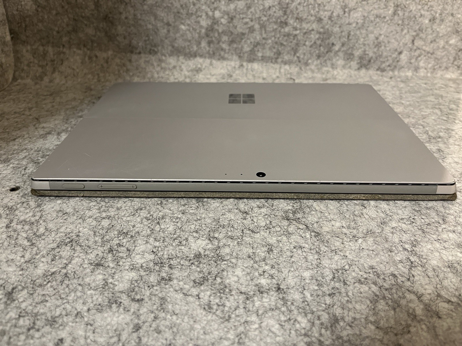 Microsoft Surface Pro 6 i5-8350U @ 1.70GHz 8GB 256GB SSD Touch screen W-11 P