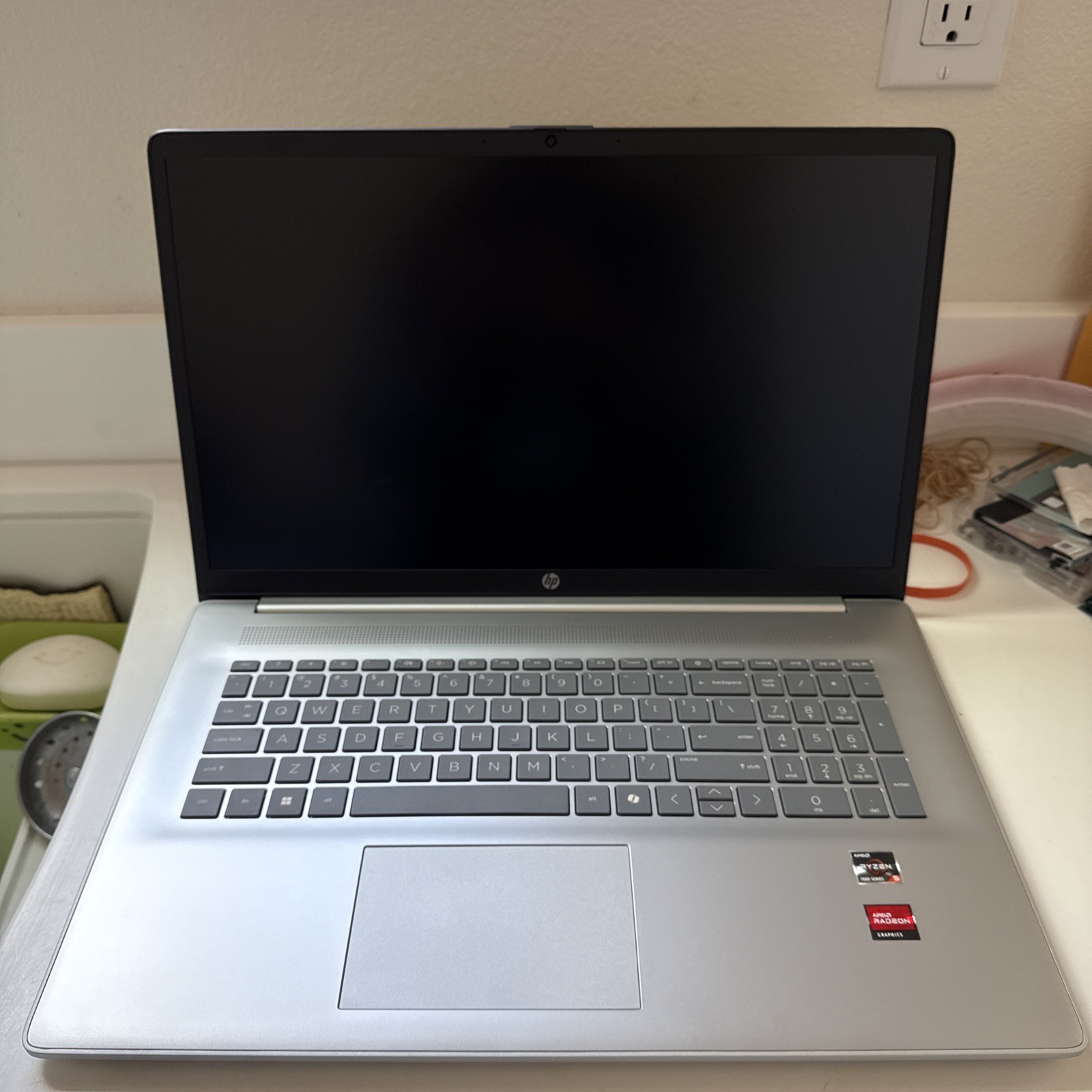 HP 17.3″ Full HD Laptop AMD Ryzen 5 7520U- 8GB Memory 512GB SSD Natural Silver
