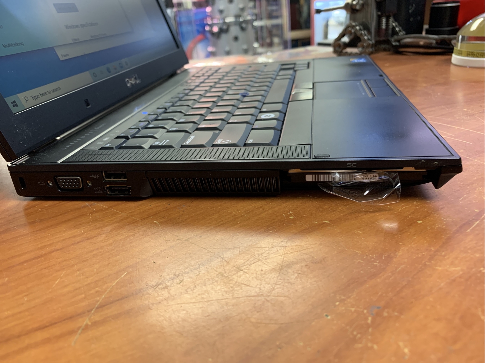 Dell Latitude E6400; core 2 duo P8700 @ 2.53 GHz; 4GB RAM/2500GB HDD/DVD-RW see
