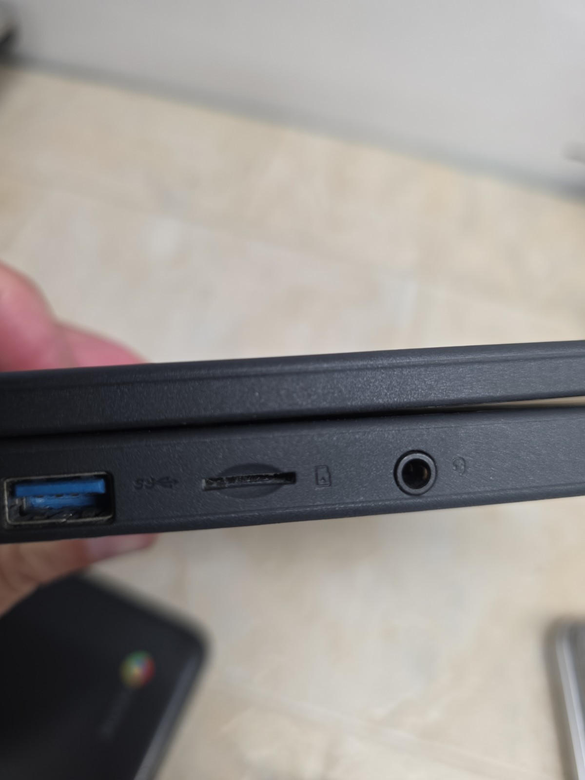 Lenovo (Chromebook) 500e Gen2 81MC004WUS 4GB 32GB WiFi 2 In 1 Touchscreen