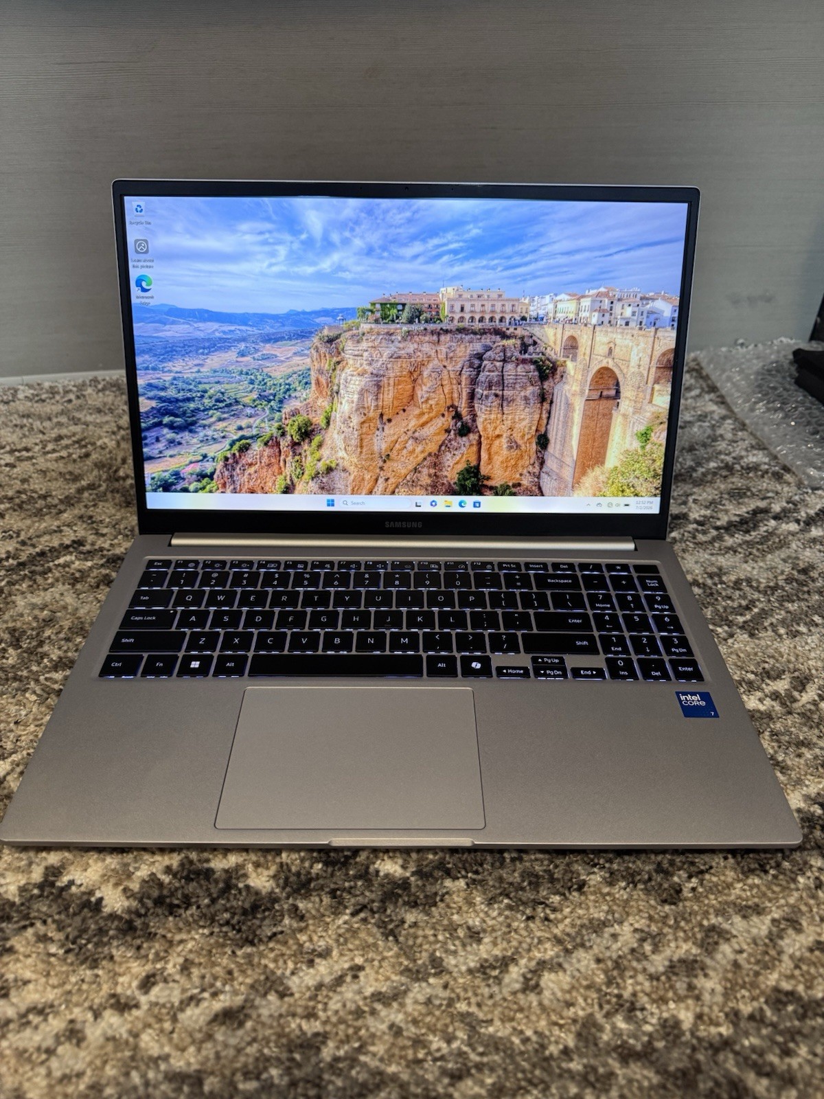 15.6” Samsung Galaxy Book4 Core 7 150U 16GB 512GB SSD WIN11 NP750XGK 100% sRGB