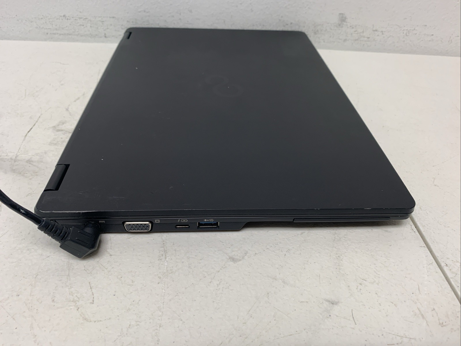 FUJITSU LIFEBOOK U749 14″ i3-8145U 8GB RAM 256GB SSD WIND 11 Pro Edu Touch Scree