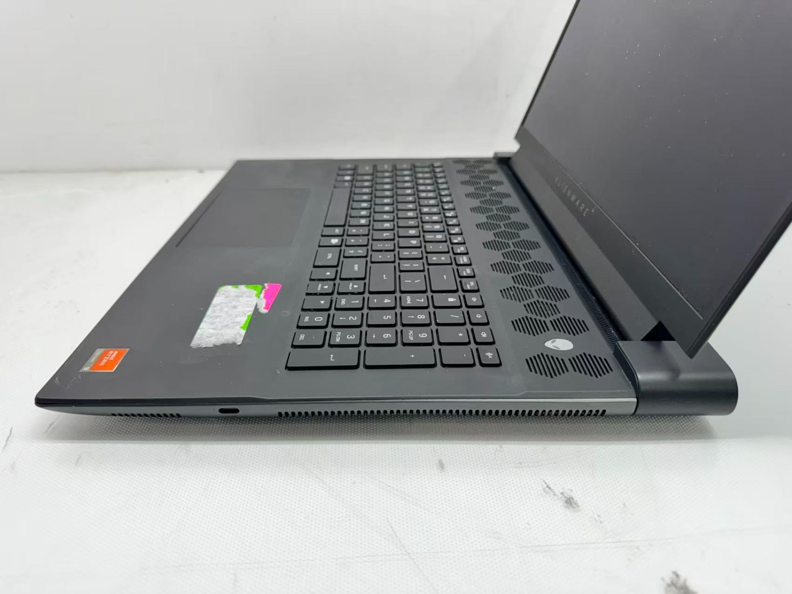 Dell Alienware M18 R1 18″ Ryzen 9 7945@2.5GHz 32GB RAM 1TB SSD RX 7900M *READ*