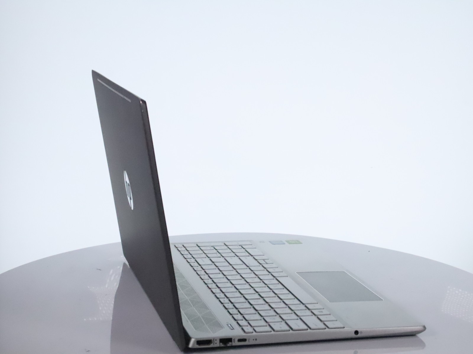 HP 15-CS2071NR Core i7-8565U 8GB RAM 256GB SSD Geforce MX250 W11P w/ 65W Adapter