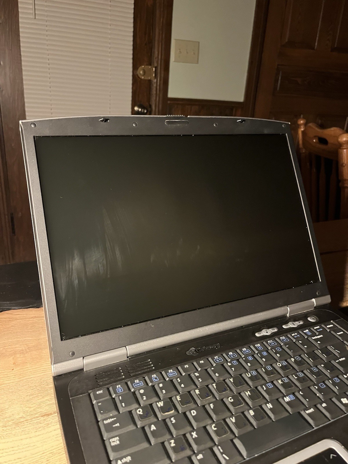 Gateway 7426GX Laptop AMD Athlon 64 3700+ 1GB RAM 100GB HDD Windows XP