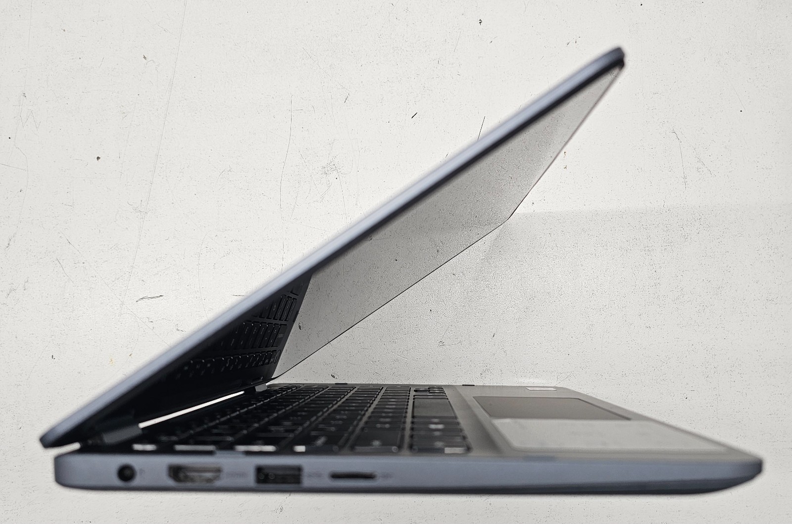Dell Inspiron 11 3195 2-in-1 Laptop AMD A9 No RAM/HD/OS/POWER (FL)