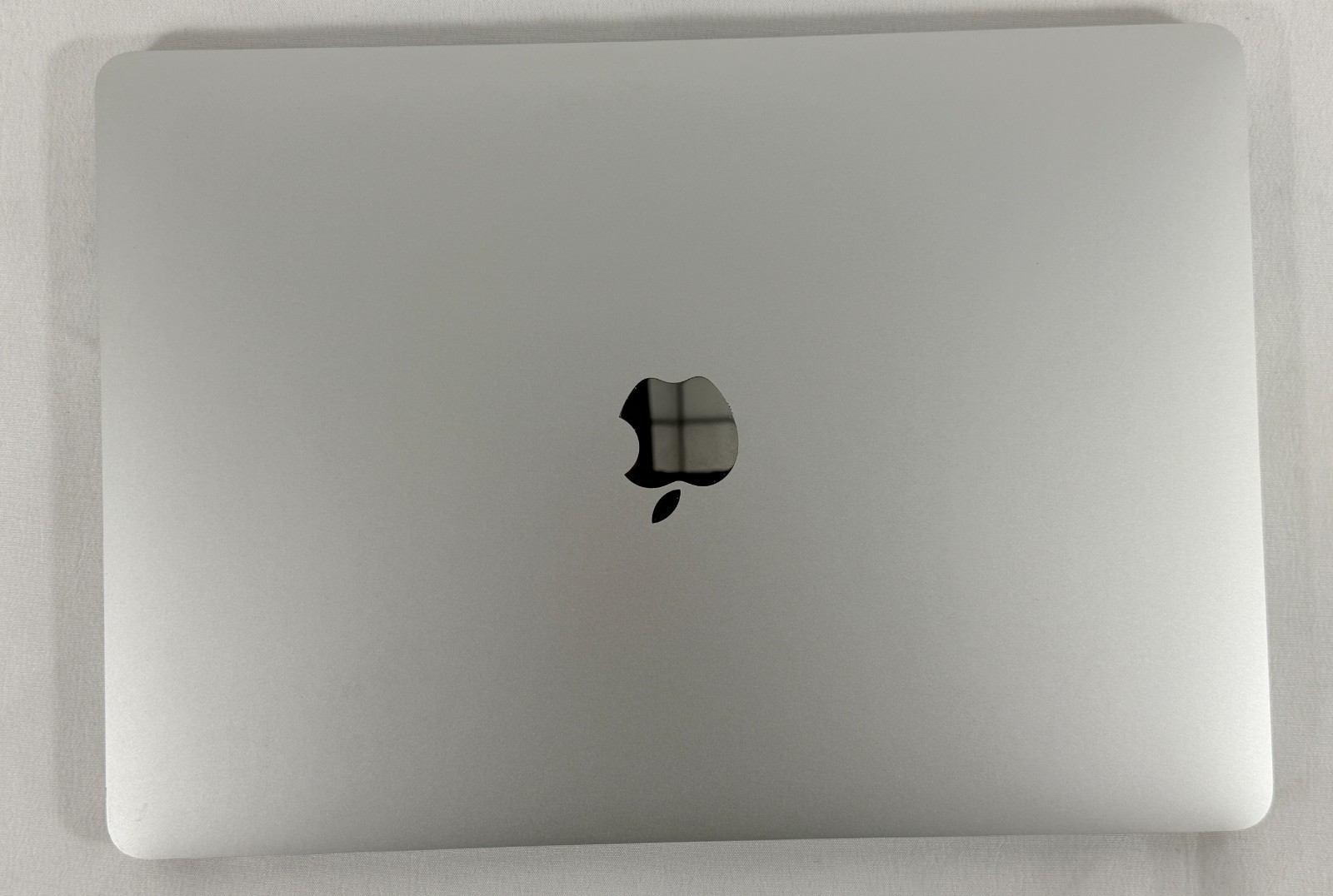 Macbook Pro 2019 A1989| 13inch | intel Quad Core i5 | 8GB RAM |1 TB NVMe |