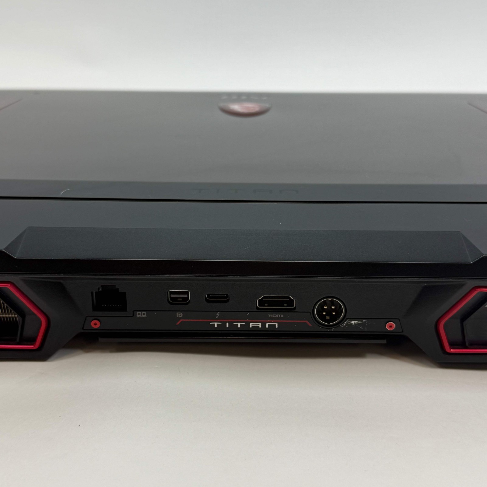 MSI Titan GT75 8RF 17.3″ i7-8850H 2.6GHz 64GB 256GB GTX 1080 Bent USB Read