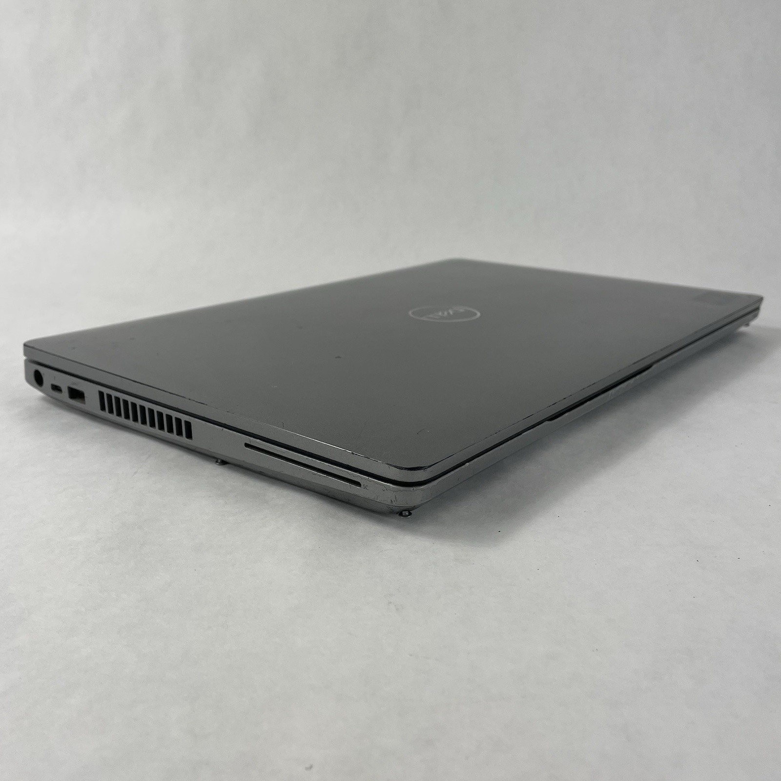 Dell Latitude 5511 15.6″ i7-10850H 2.70 GHz 16 GB RAM No SSD No OS Missing Key