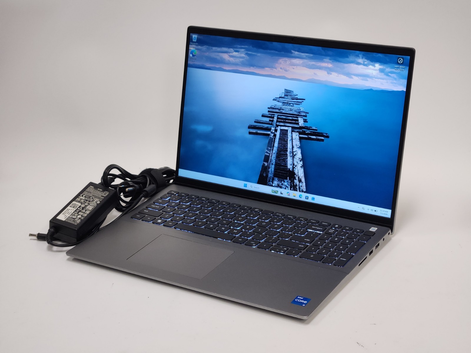 Dell Vostro 5620 Laptop Intel Core i5-1240P 1.7GHz 8GB RAM 256GB SSD W11P + AC