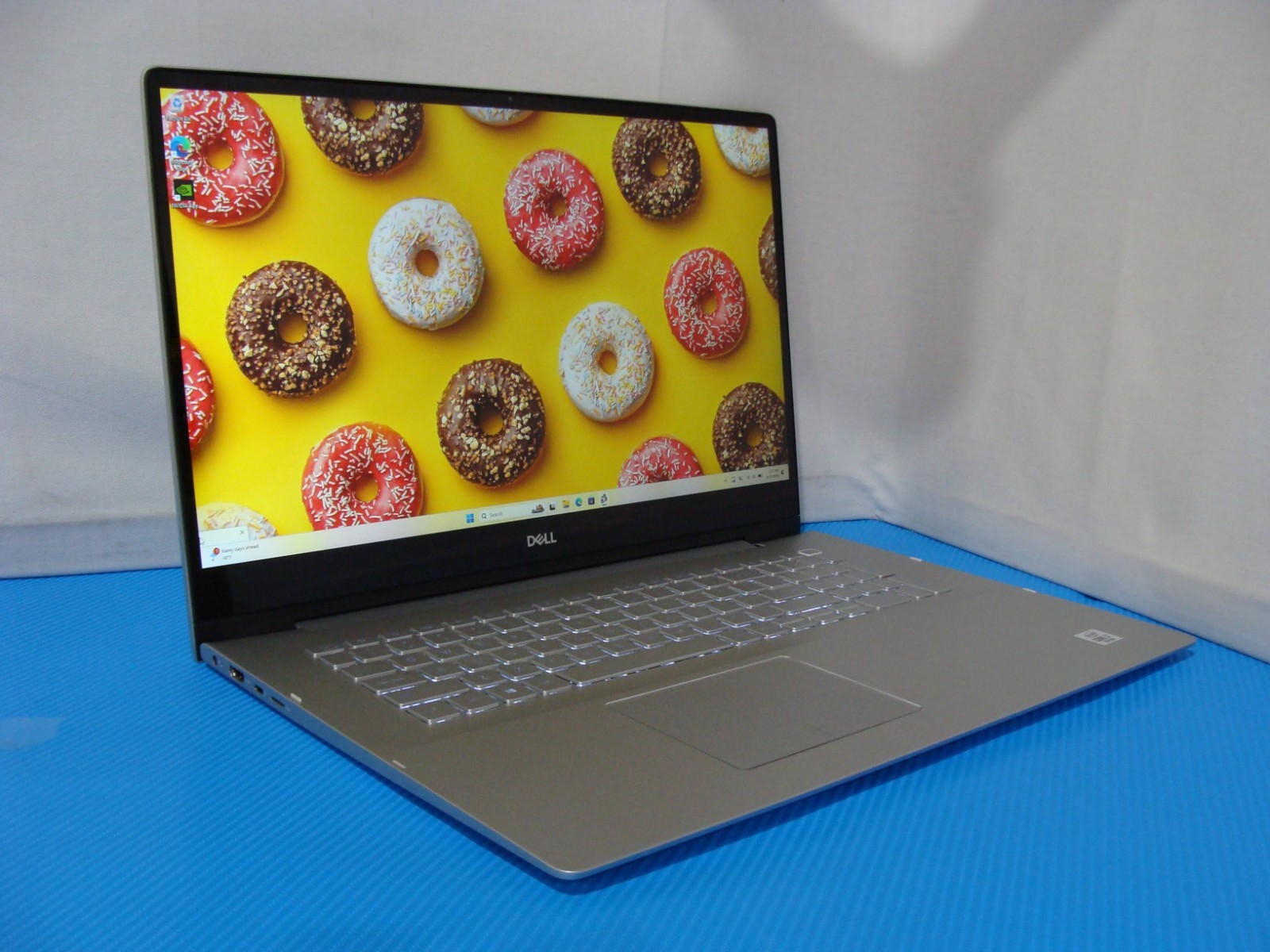 DELL INSPIRON 7791 17″FHD 2-in-1 i7-10510U 1.8GHz 16GB 512GB MX250 2GB Win11Home