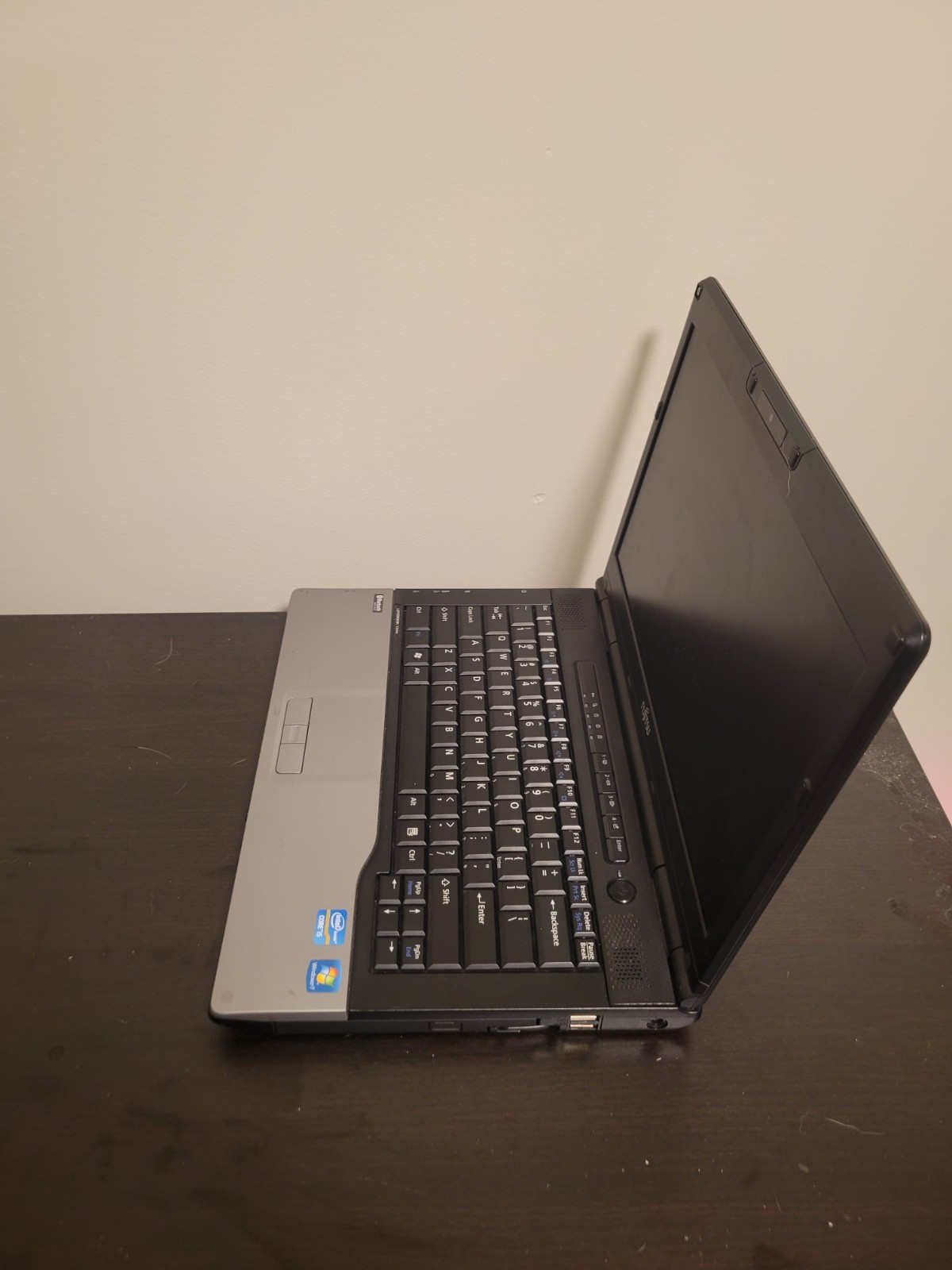Fujitsu LifeBook 13.3″ Core i5 2.5-2.99GHz 8GB 128GB SSD Charger