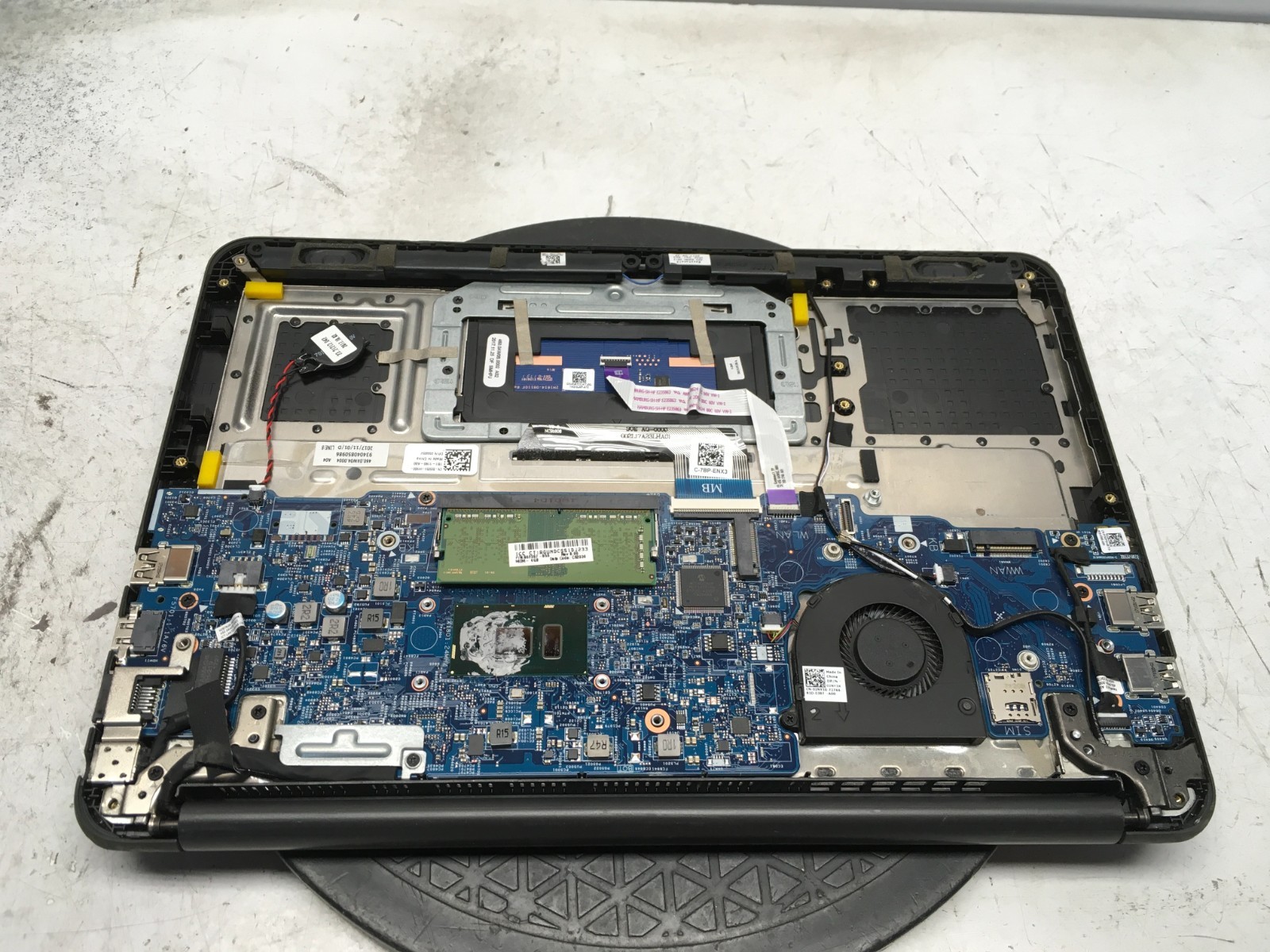 Dell Latitude 3380 Intel i5-7200U 2.5GHz 4 GB NO HDD BIOS Locked