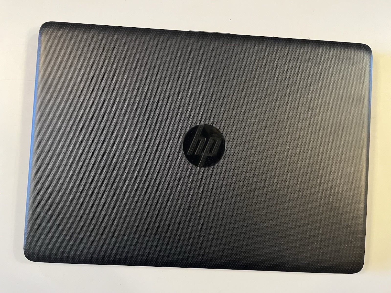 HP Laptop 14-CM0XXX AMD E4-9000e Radeon R2, 2300MHz 4GB 32GB (Slow) 🛑