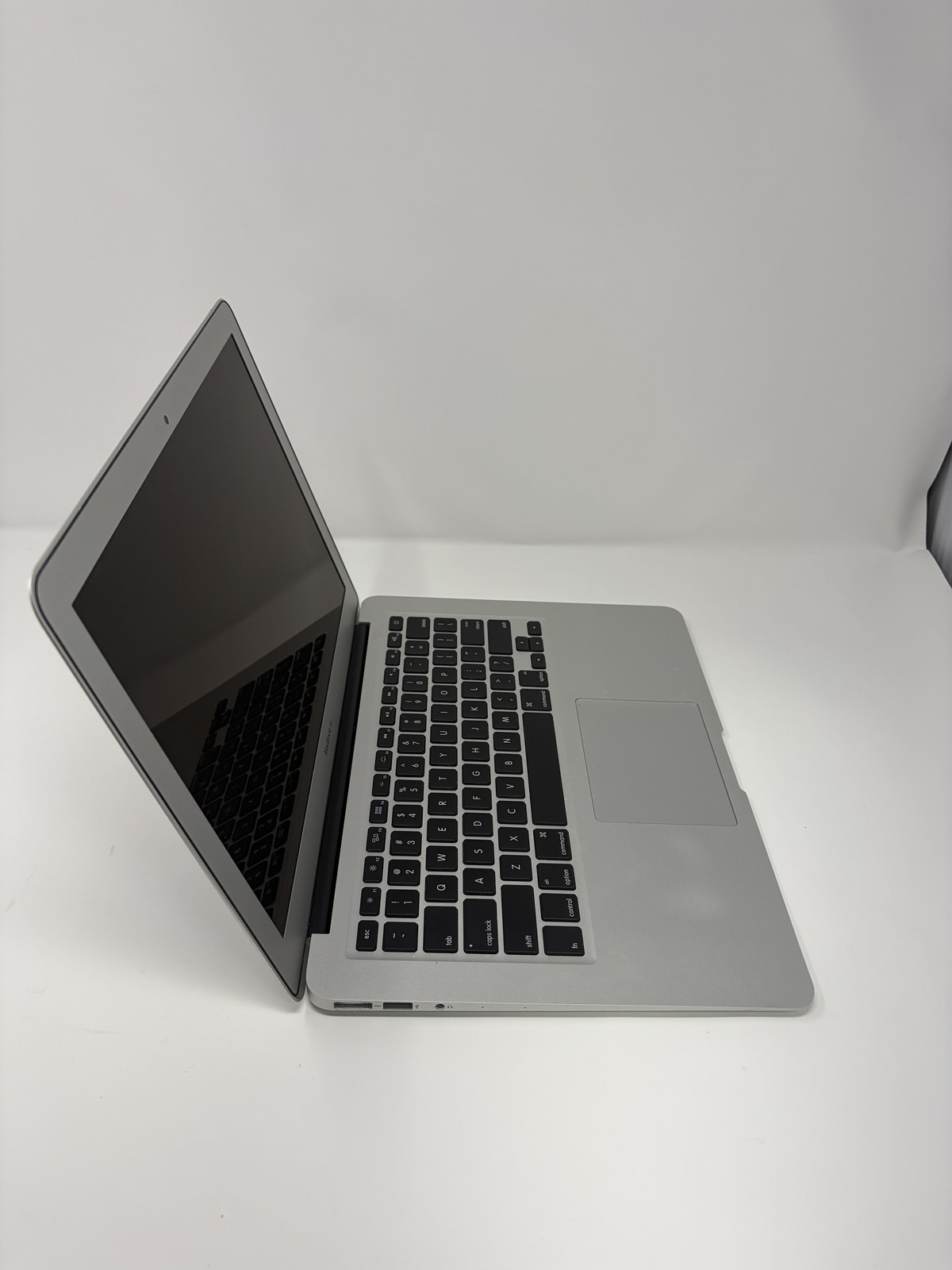 Apple MacBook Air i5-4250U 8GB RAM 128 GB SSD Mid 2013