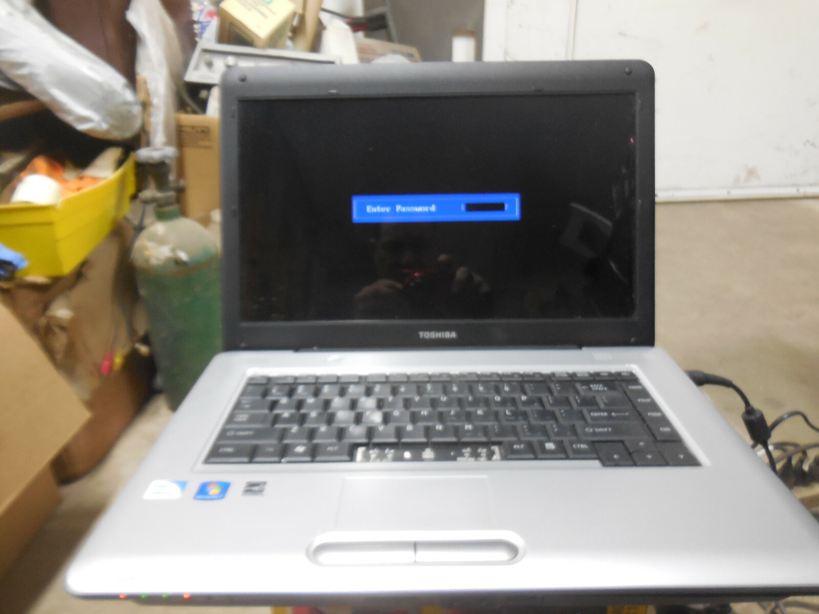 3 LAPTOPS LOT HP,ASUS,TOSHIBA.TESTED FOR POWER UP ONLY .