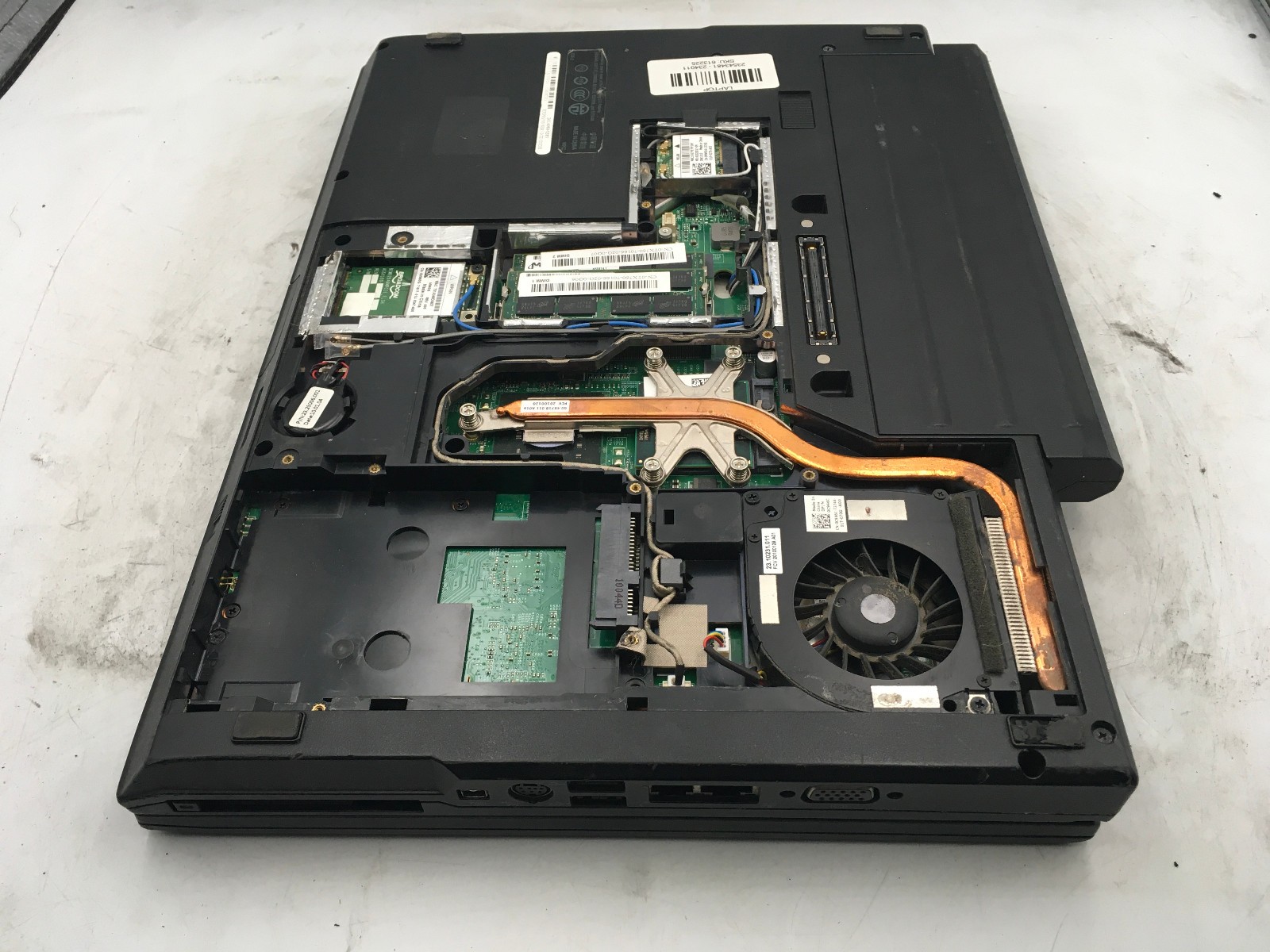 DELL LATITUDE E5400 – BOOTS TO BIOS – INTEL CORE 2 DUO P8700 – 4GB RAM -READ- BB